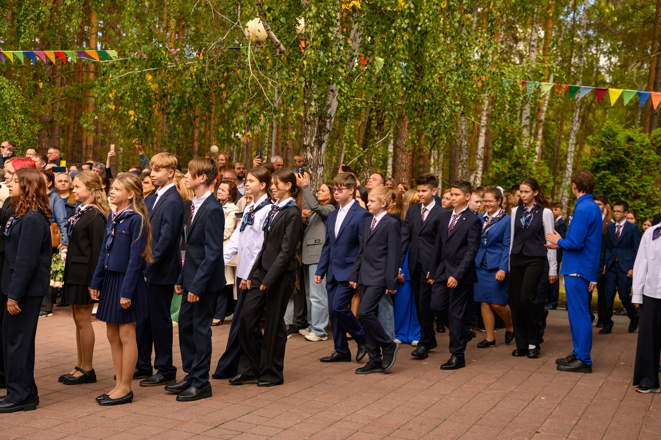 1 сентября линейка ФМШ. Фотограф новорожденных, семейный детский в Тюмени Татьяна Морозова