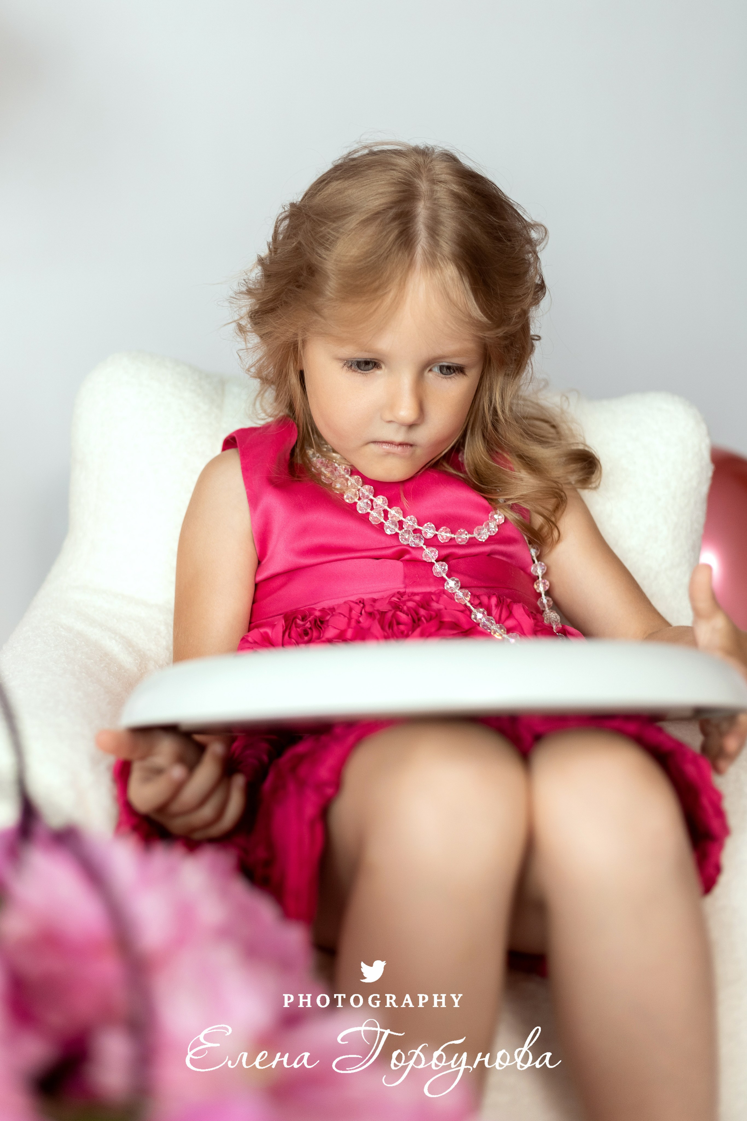 «Модница в розовом» В моей студии. Вероника и Александра. 2024. Фотограф Пермь. Свадьбы. Семья и дети, школа, д. сад. Фотокниги