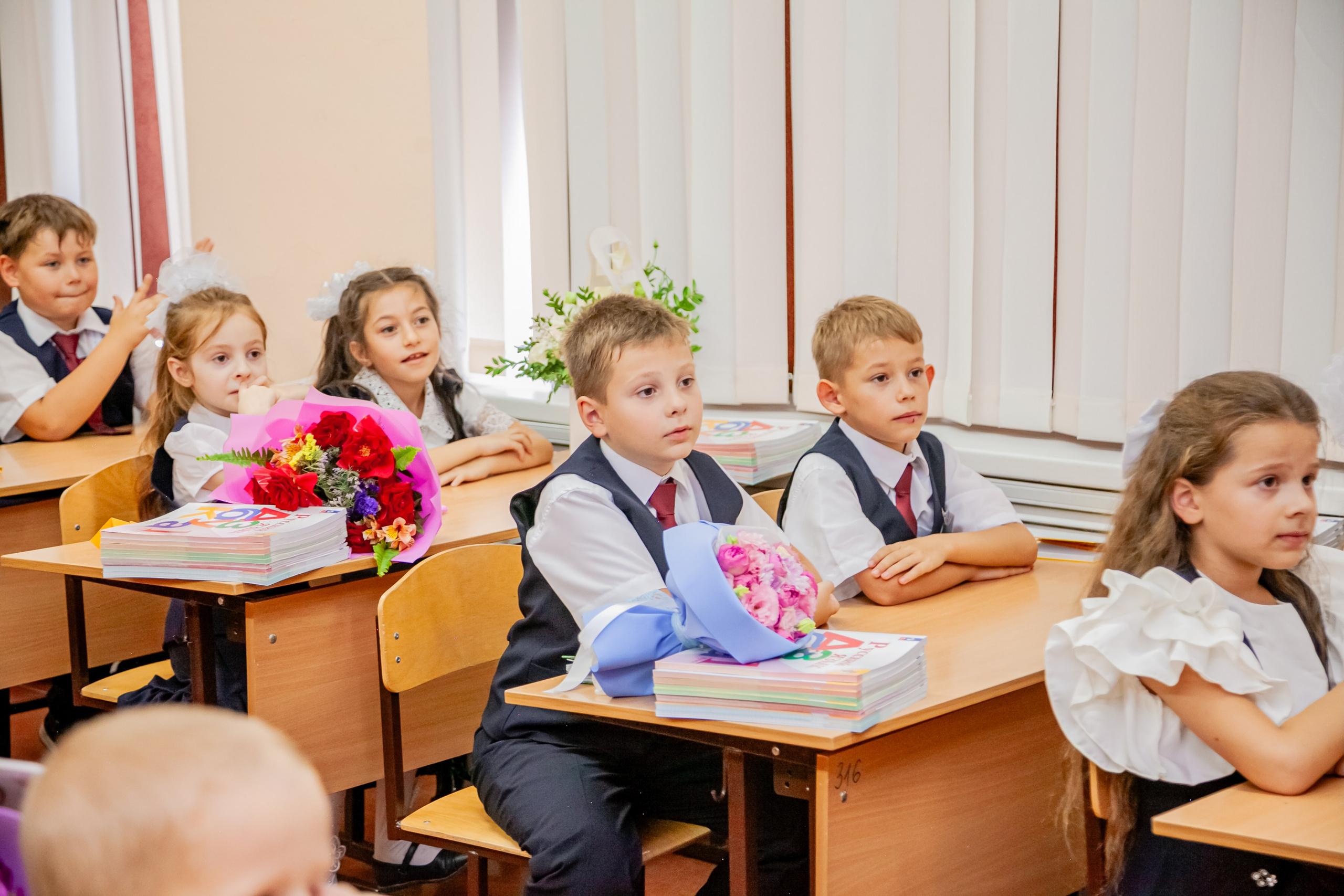 1 сентября линейка. Свадебный и семейный фотограф в Армавире