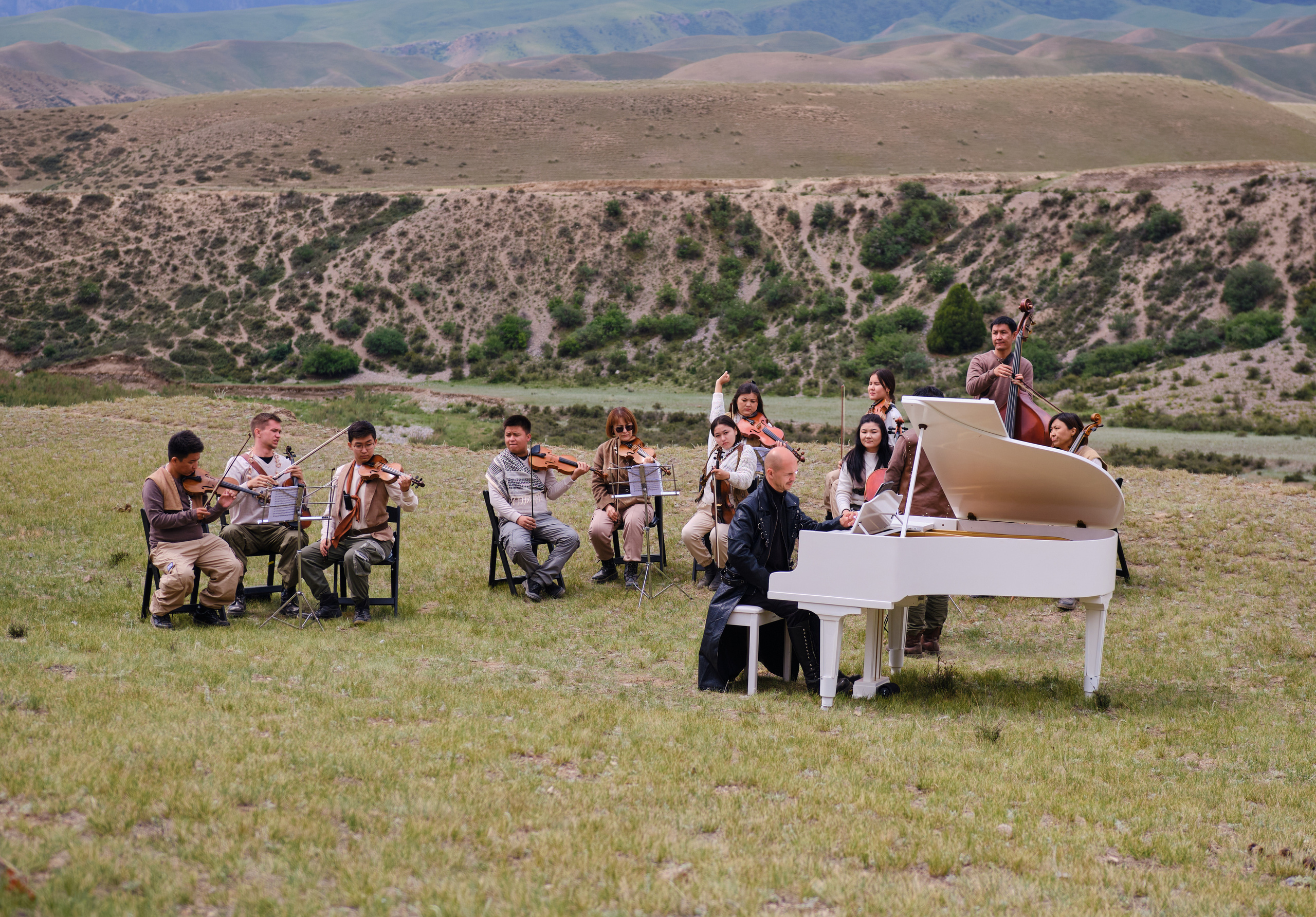 Оркестр в горах Кыргызстана. Коммерческий, репортажный фотограф в Москве Лейла Мару