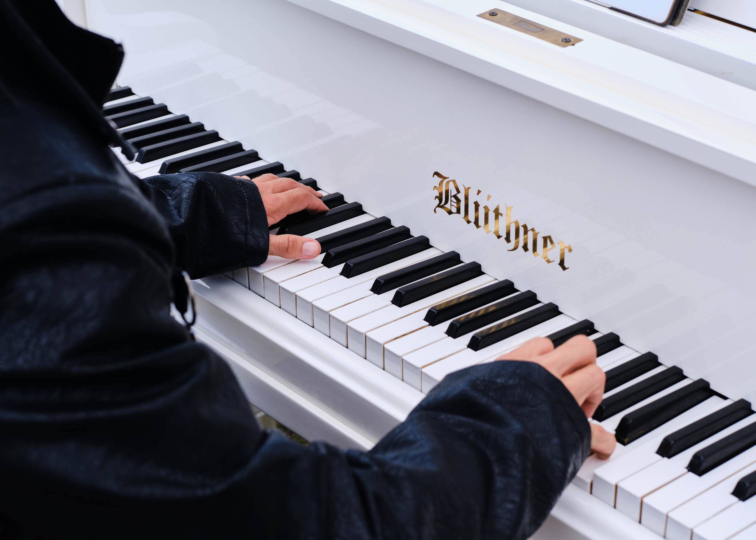 Оркестр в горах Кыргызстана. Коммерческий, репортажный фотограф в Москве Лейла Мару