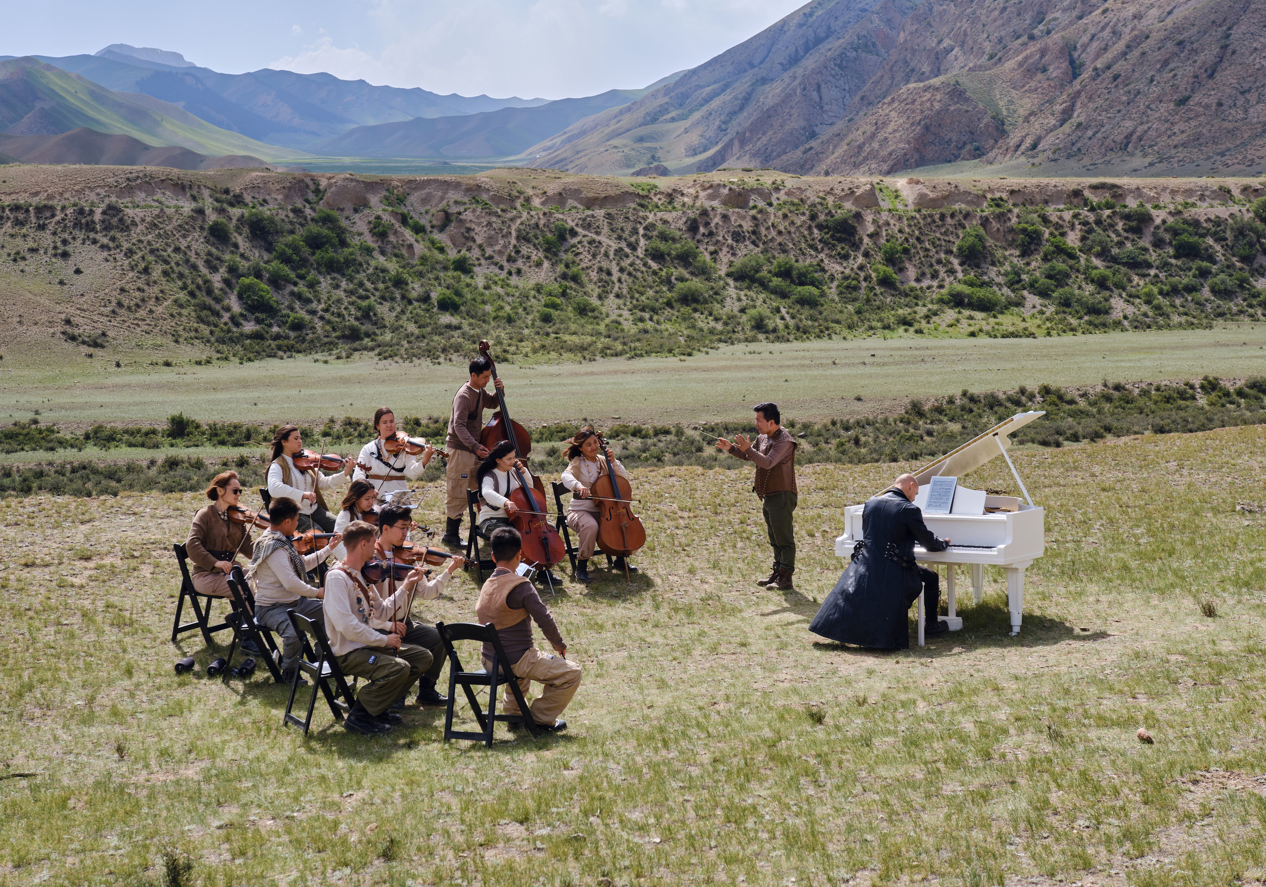 Оркестр в горах Кыргызстана. Коммерческий, репортажный фотограф в Москве Лейла Мару