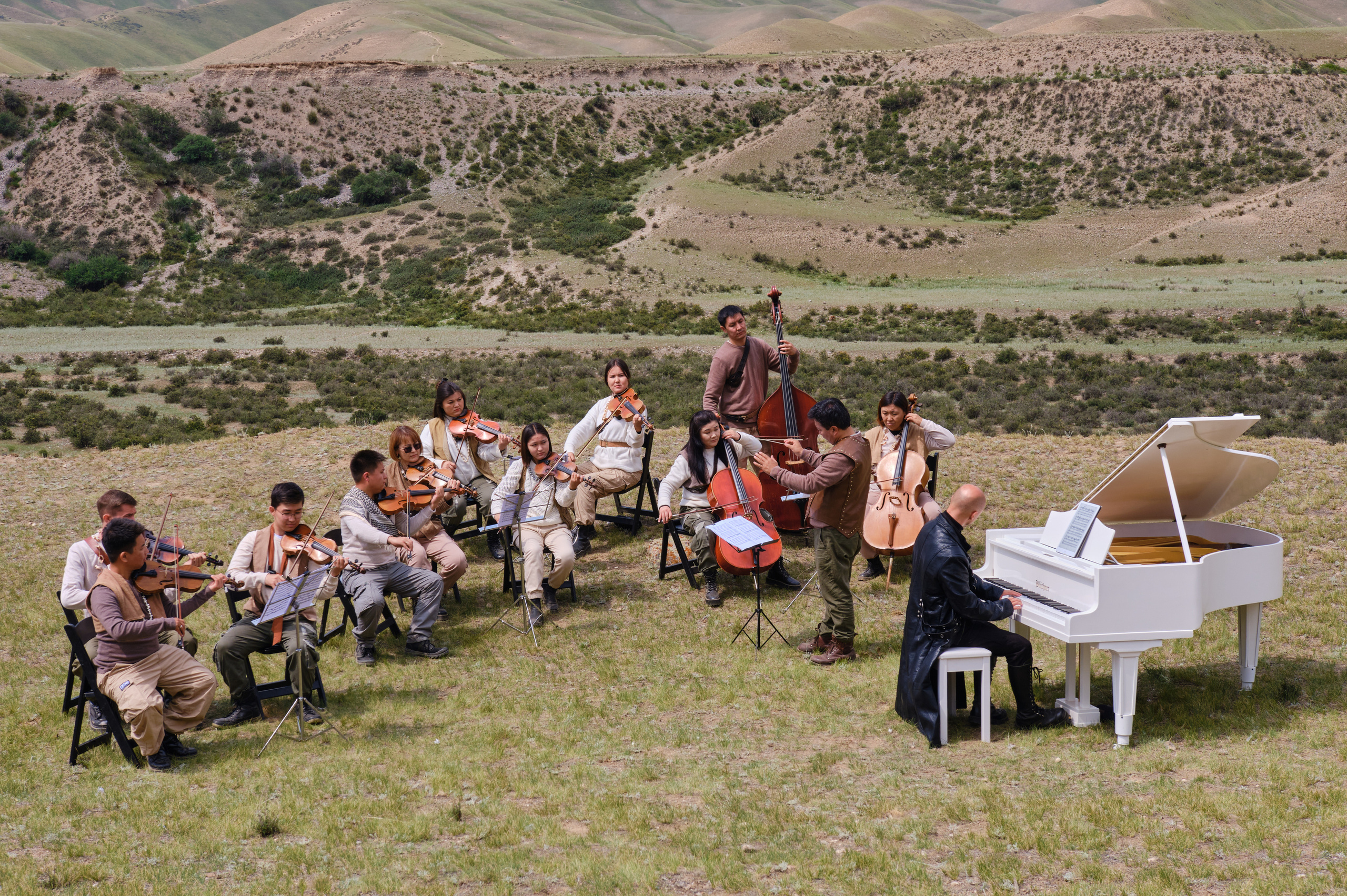 Оркестр в горах Кыргызстана. Коммерческий, репортажный фотограф в Москве Лейла Мару