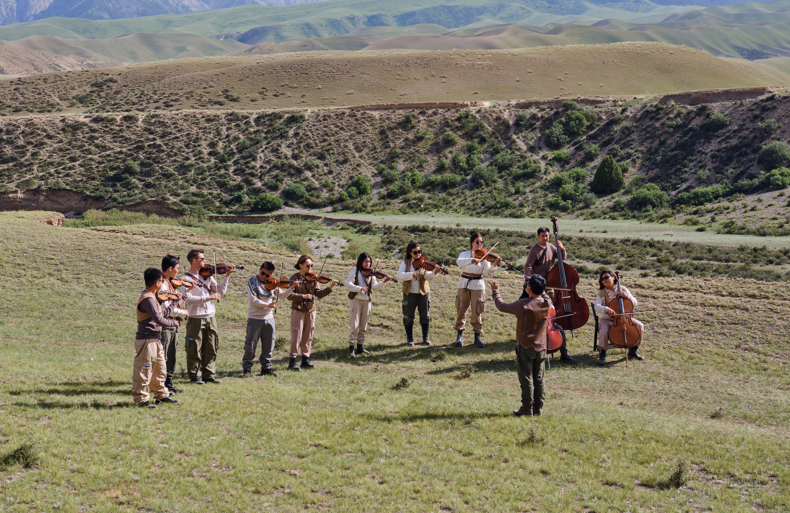 Оркестр в горах Кыргызстана. Коммерческий, репортажный фотограф в Москве Лейла Мару
