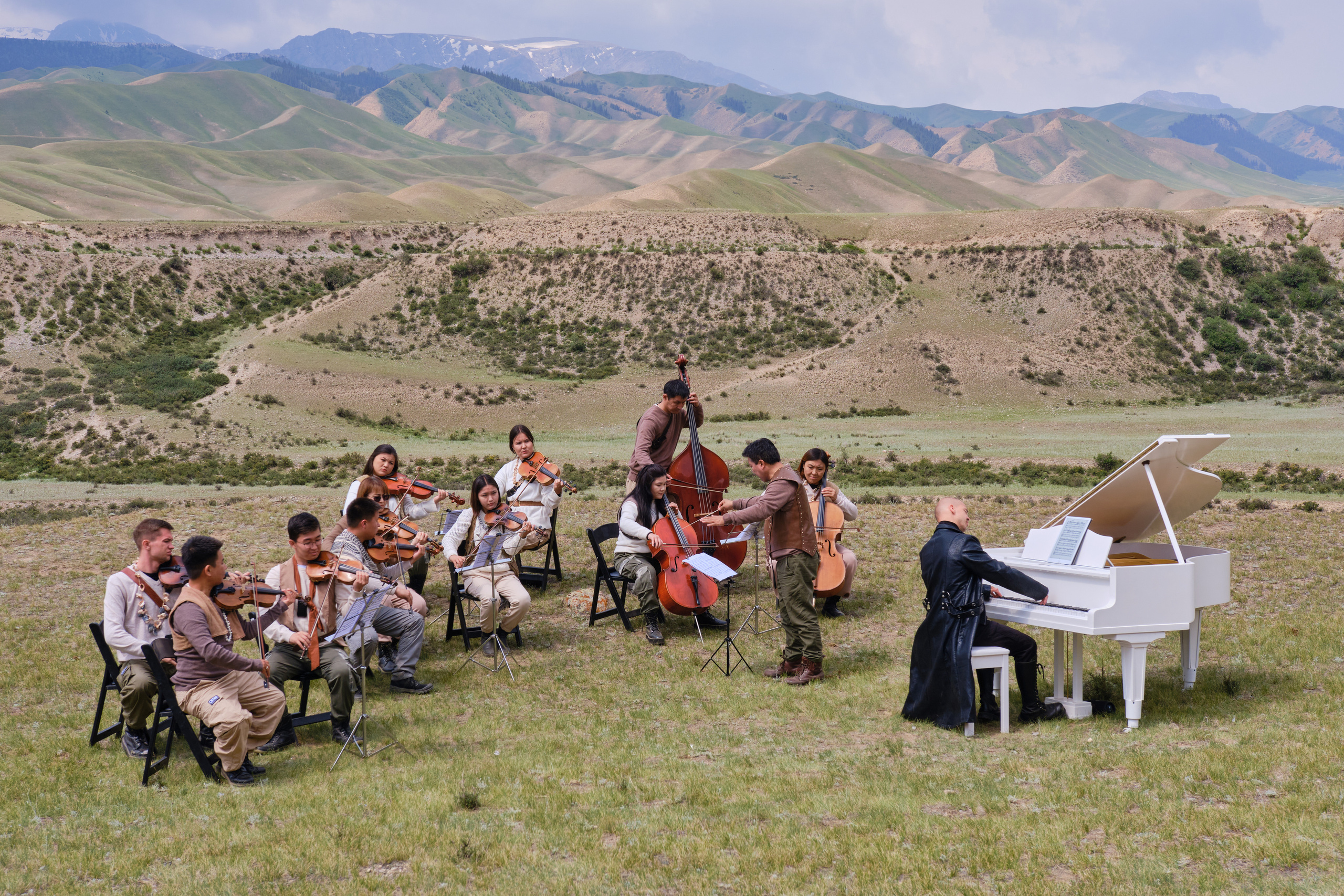 Оркестр в горах Кыргызстана. Коммерческий, репортажный фотограф в Москве Лейла Мару