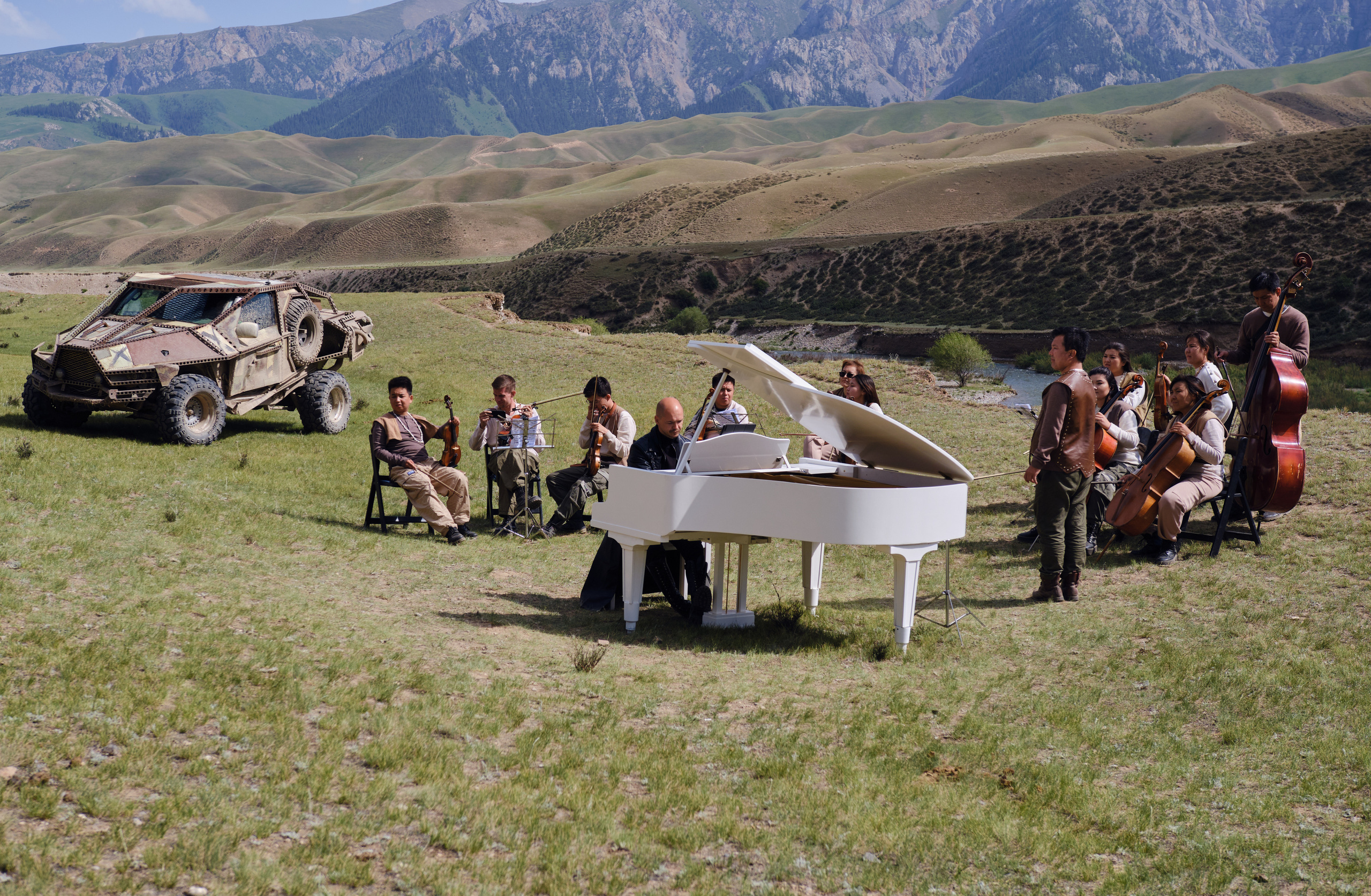 Оркестр в горах Кыргызстана. Коммерческий, репортажный фотограф в Москве Лейла Мару