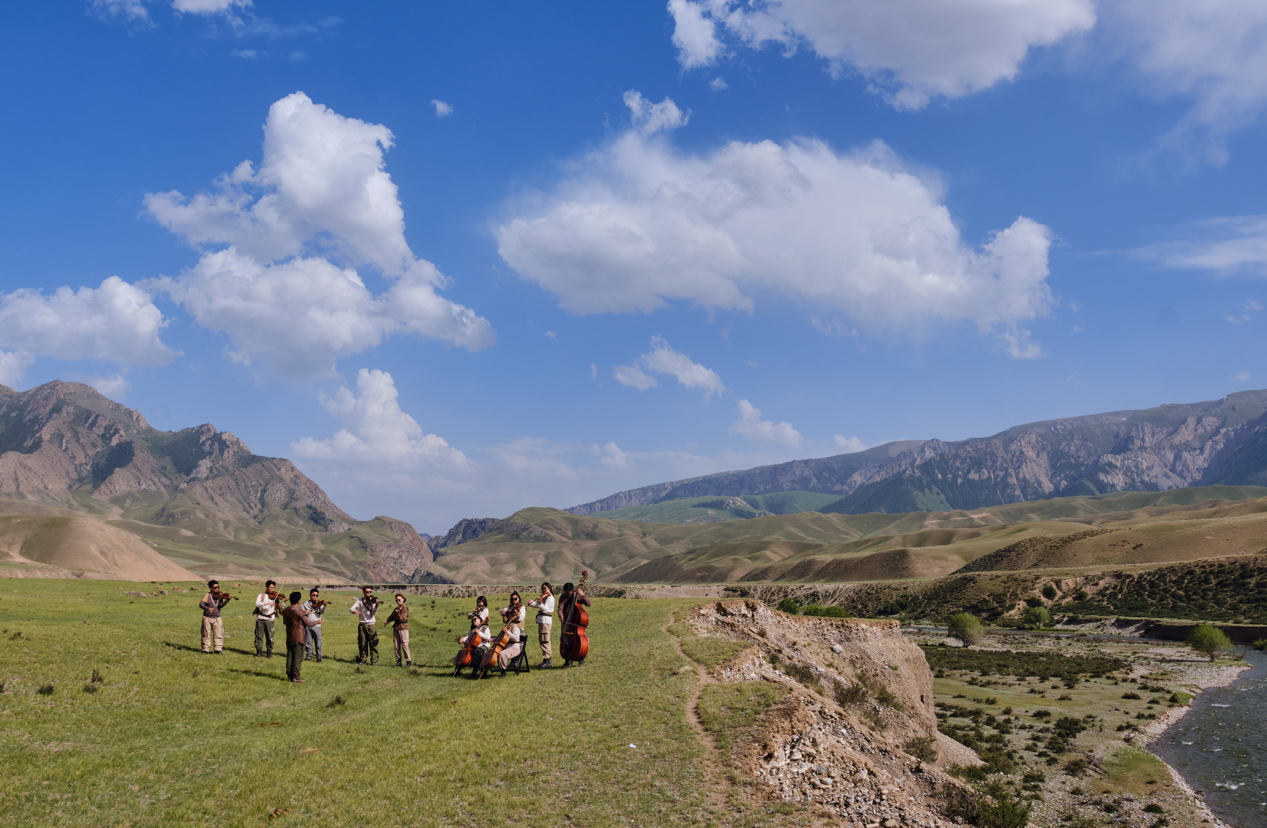 Оркестр в горах Кыргызстана. Коммерческий, репортажный фотограф в Москве Лейла Мару