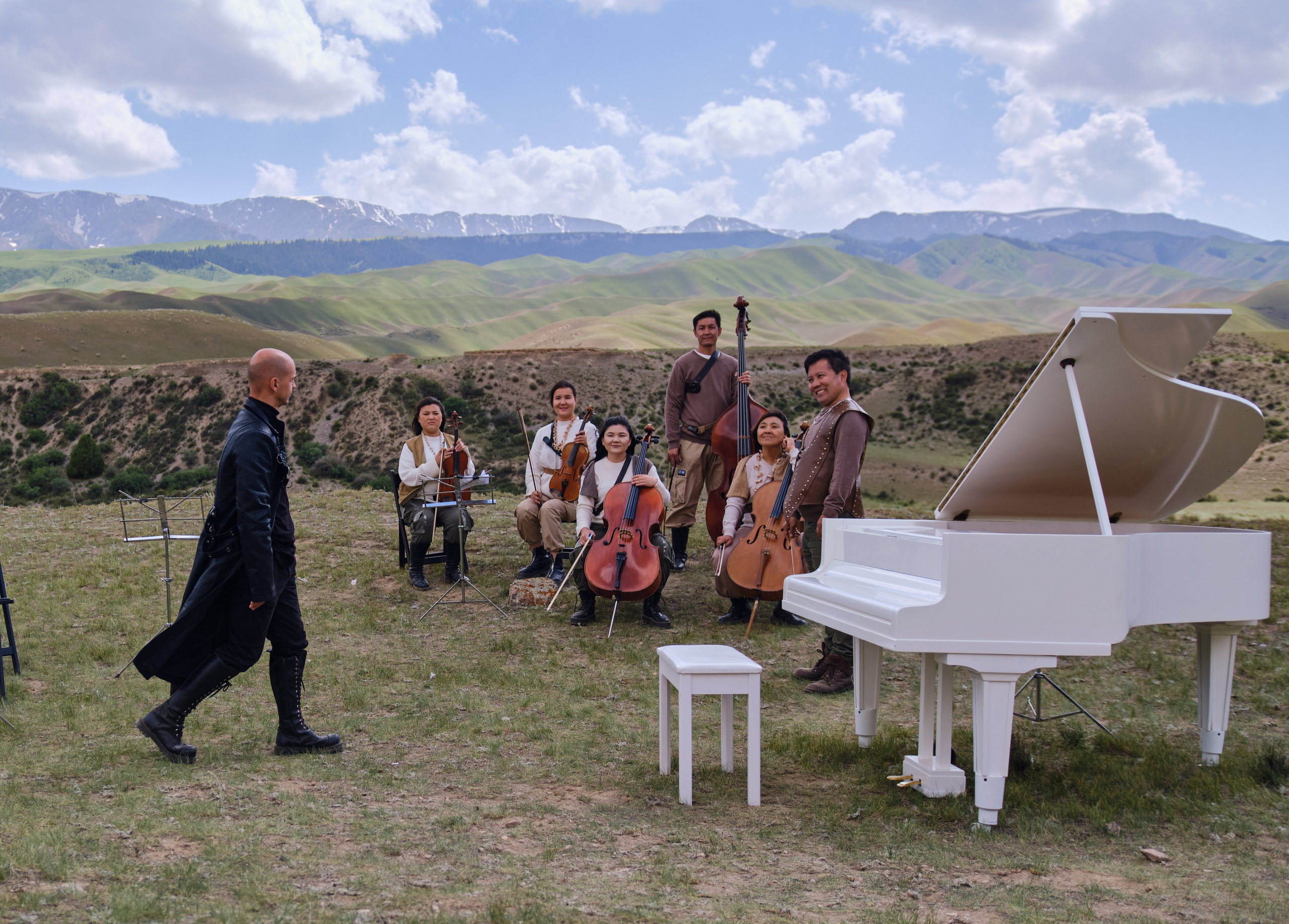 Оркестр в горах Кыргызстана. Коммерческий, репортажный фотограф в Москве Лейла Мару