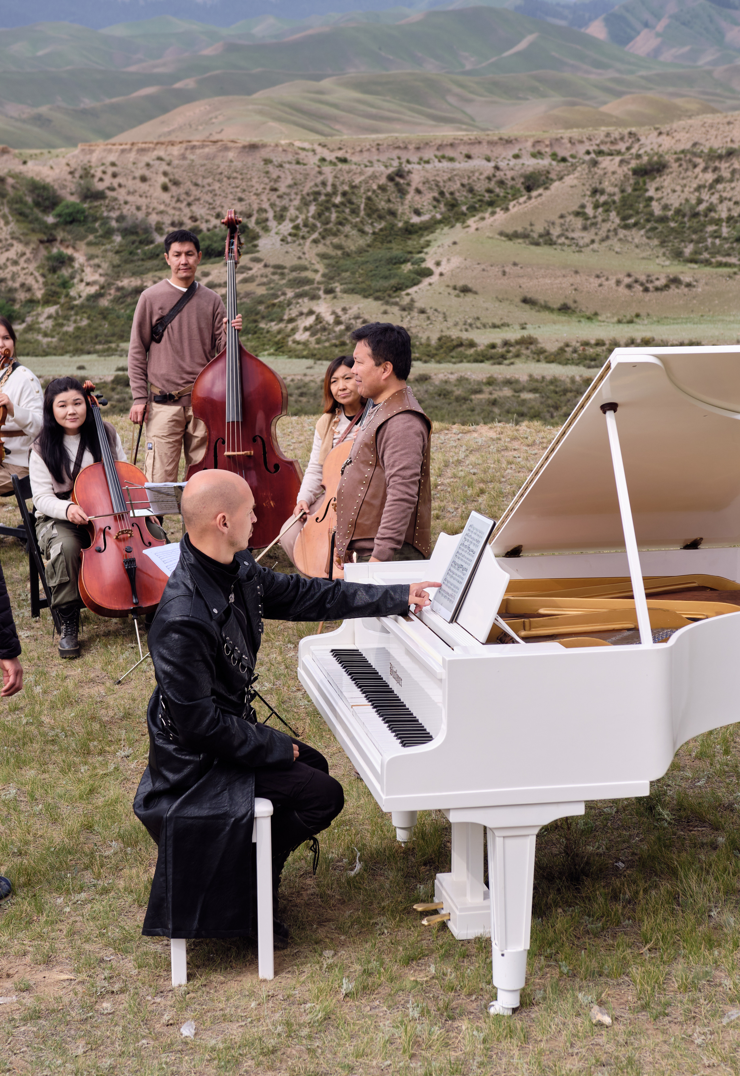 Оркестр в горах Кыргызстана. Коммерческий, репортажный фотограф в Москве Лейла Мару