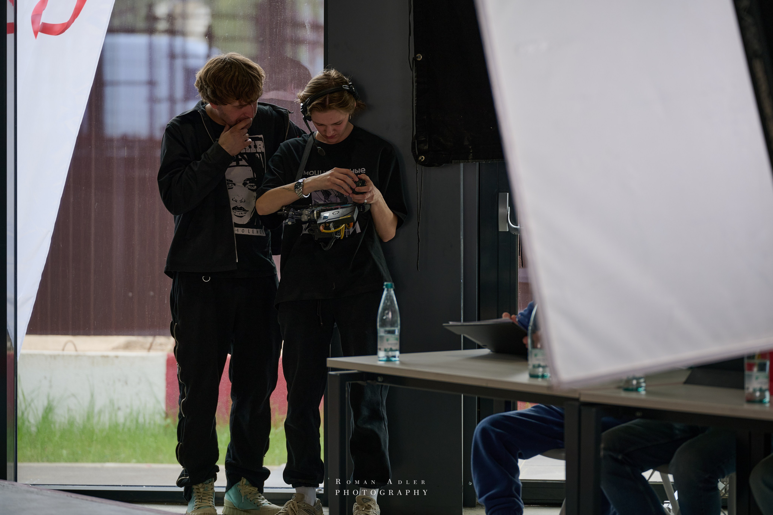 Репортаж со съёмок фильма «Своя в доску». Фотограф Роман Адлер