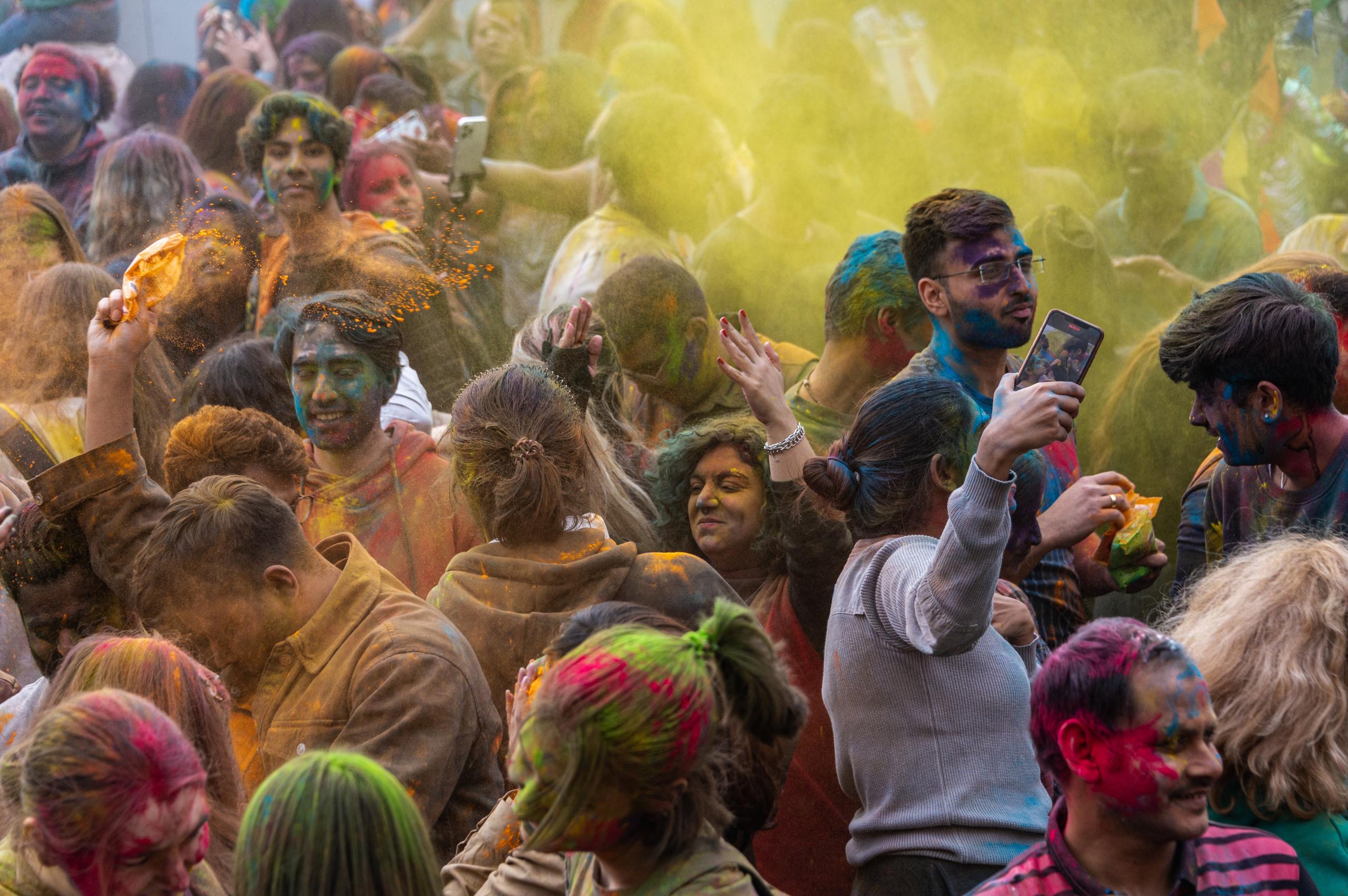 Праздник Холи в Москве. Фотограф Роман Адлер
