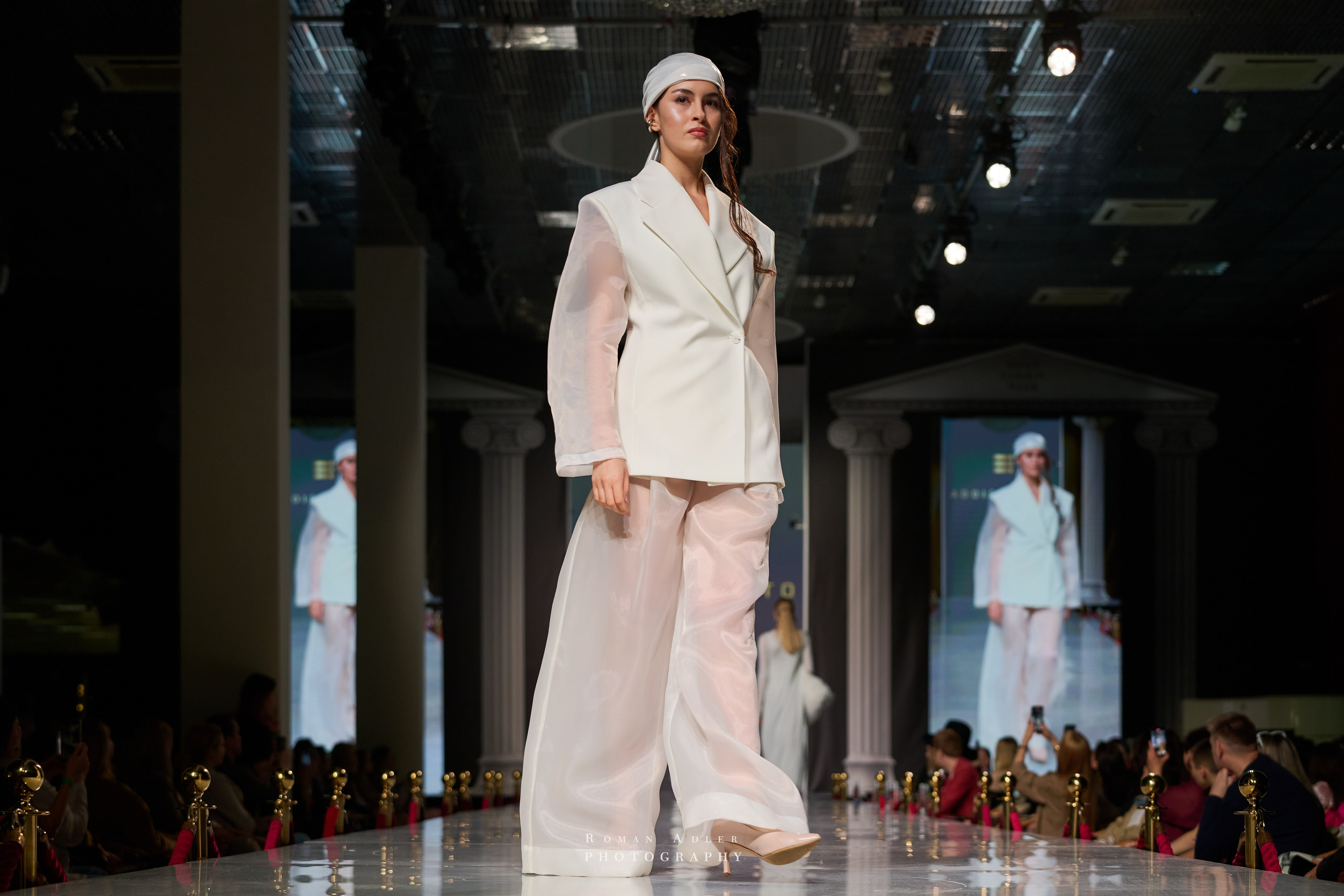 ESTET FASHION WEEK ВЕСНА — 2025. Фотограф Роман Адлер