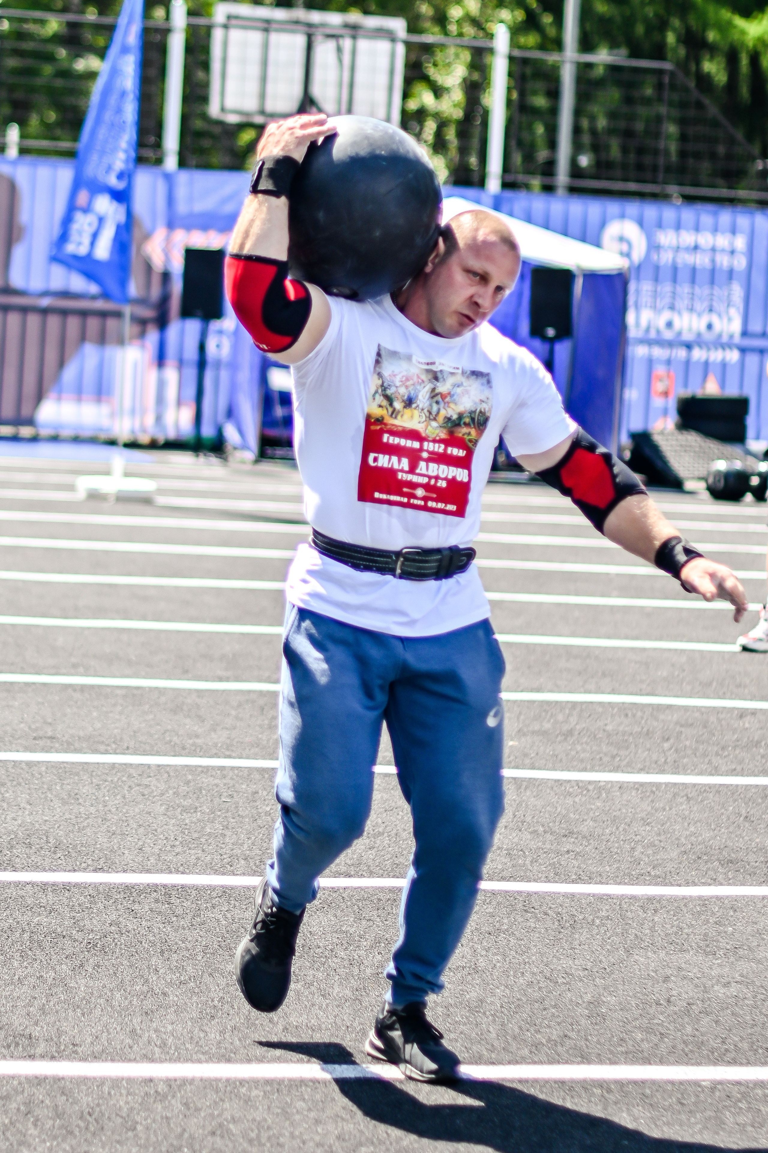 СТРОНГ. Фотограф для бизнесконтента, репортажей и семейного альбома в Москве