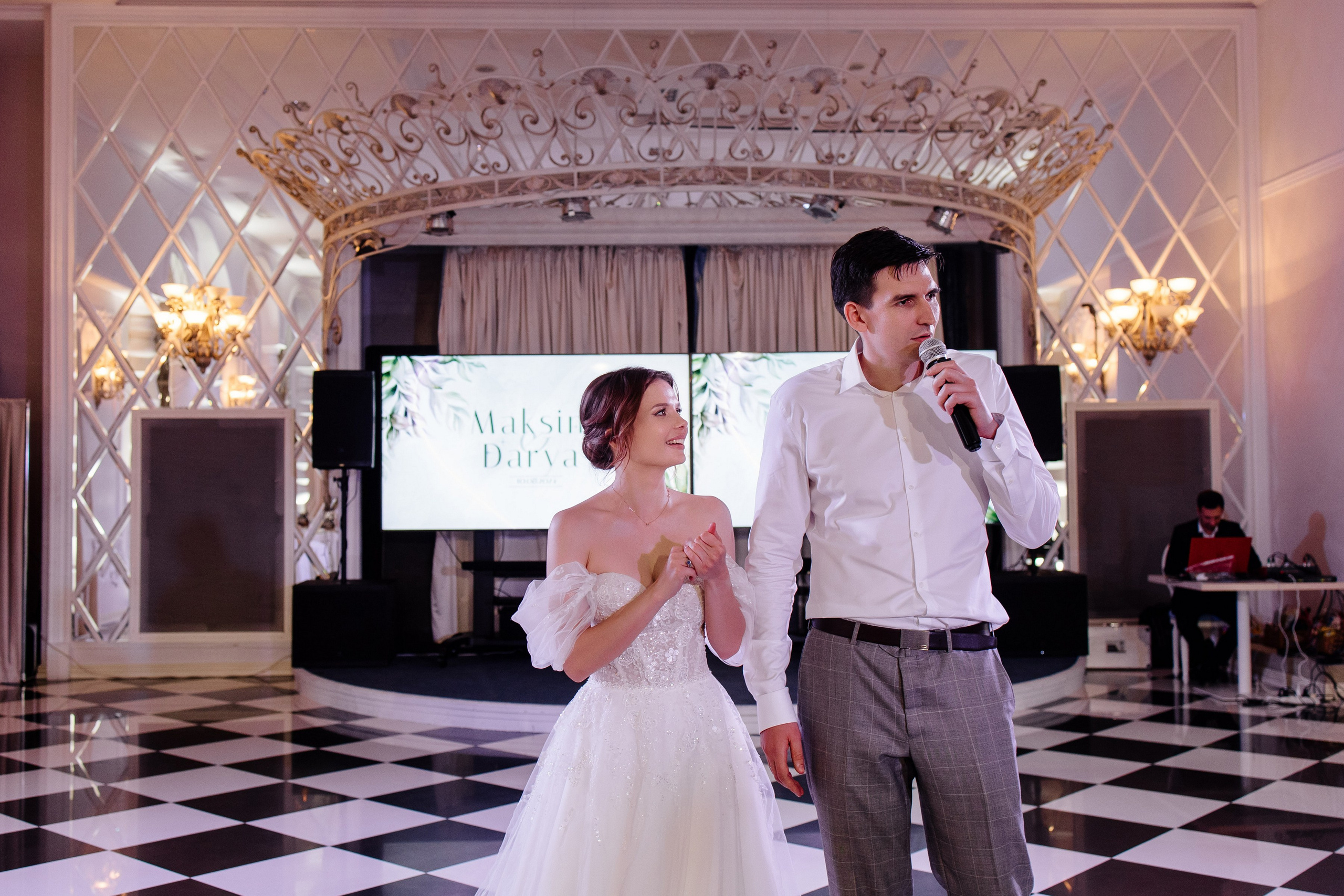 Свадебное утро в Hyatt Regency Хаятт Редженси, свадебная прогулка на Арме и банкет в О’Шалей. Свадебный и семейный фотограф Екатерина Иванова