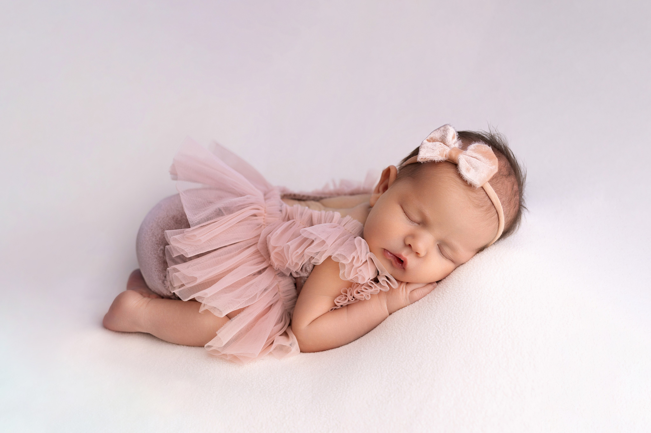 Классическая фотосессия малыша. Фотограф новорожденных малышей в Омске и Омской области Эльвира Камаева