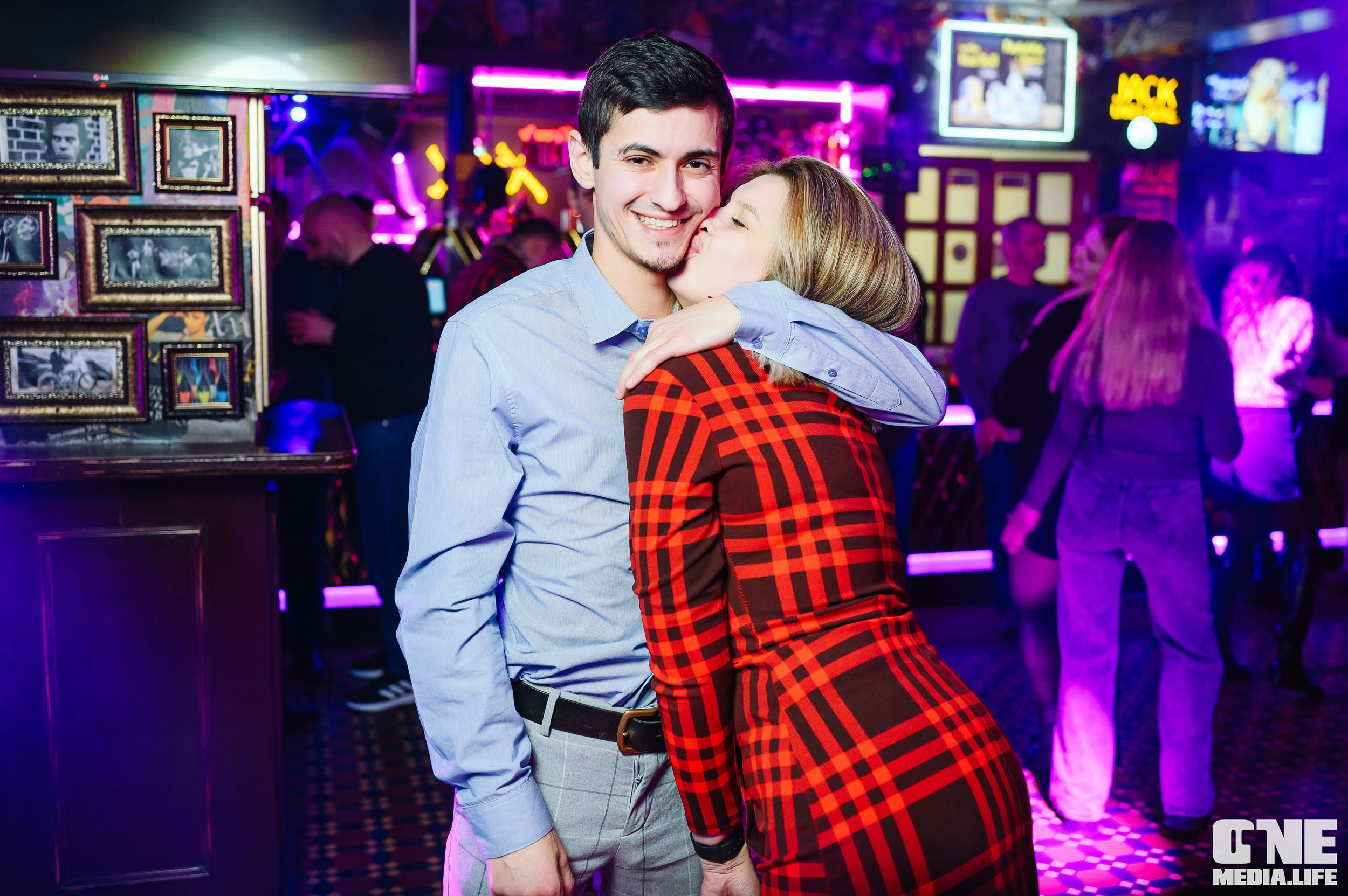 Пятничная туса в XxxX. One Media Life: фоторепортажи, фотоотчеты с мероприятий и заведений