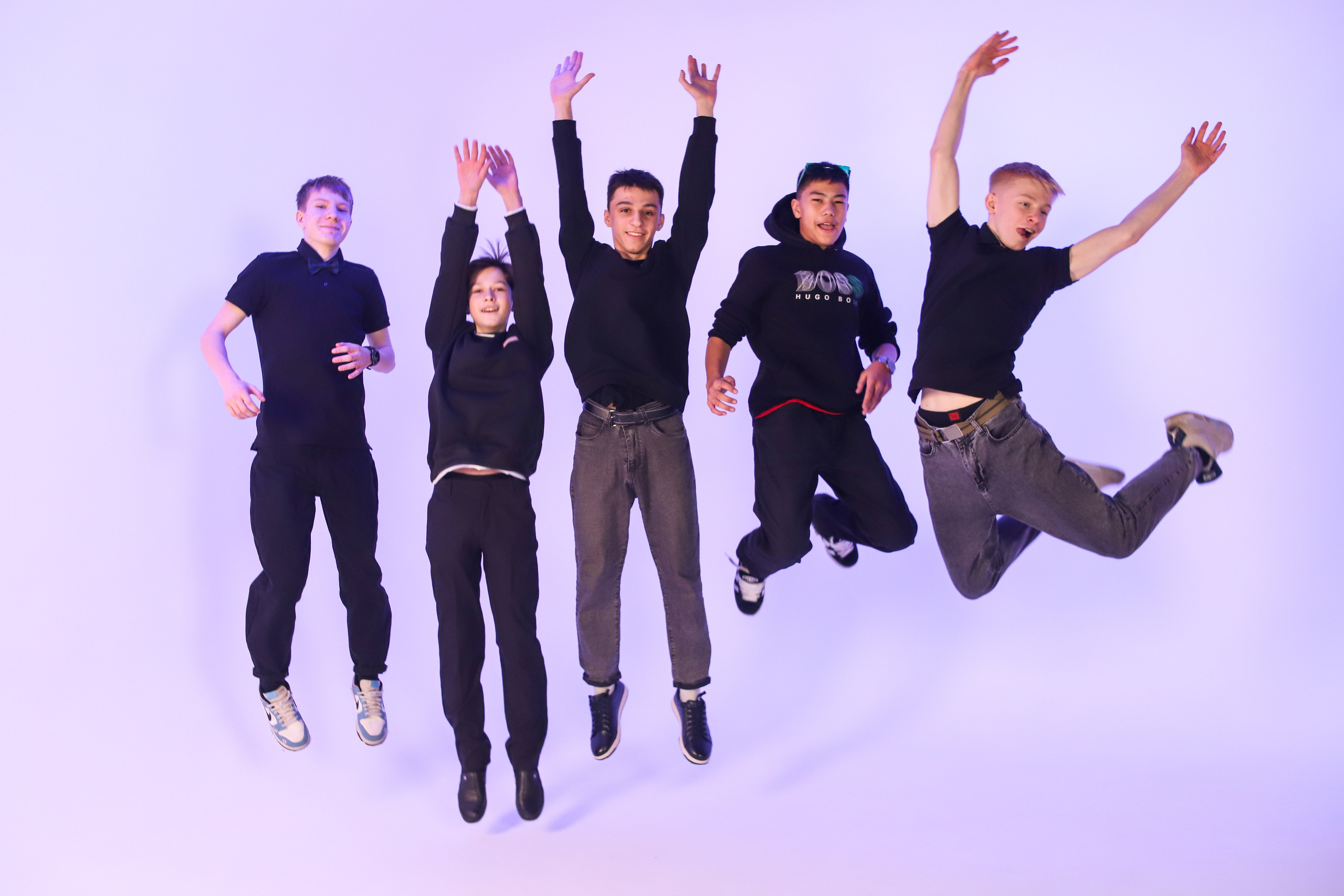 9 Класс в студии с неоном и белой циклорамой. Фотограф в Сургуте Брызгунова Анастасия