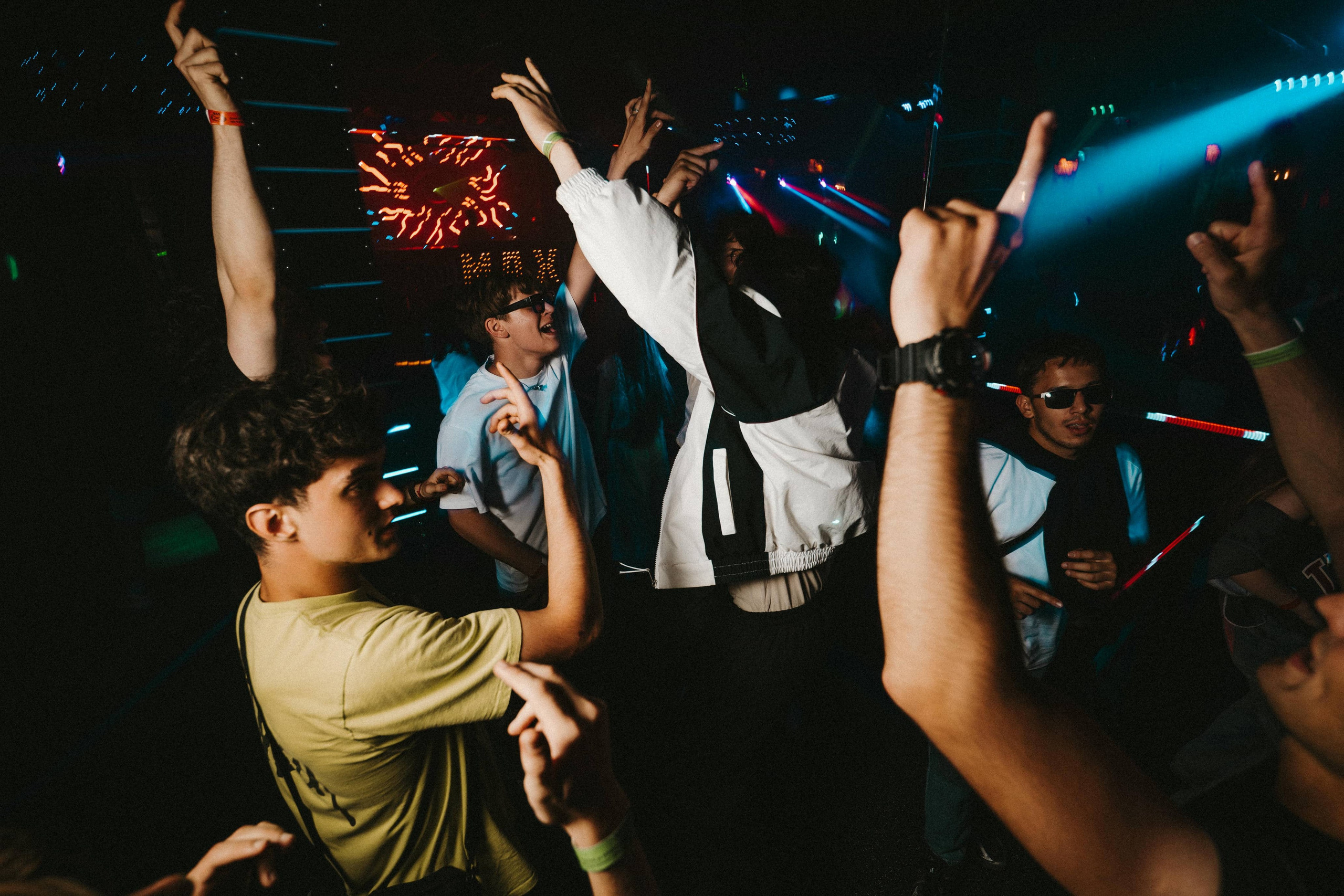 NIGHT CLUB «MAX». Фотограф Великий Новгород Артем Чернецкий