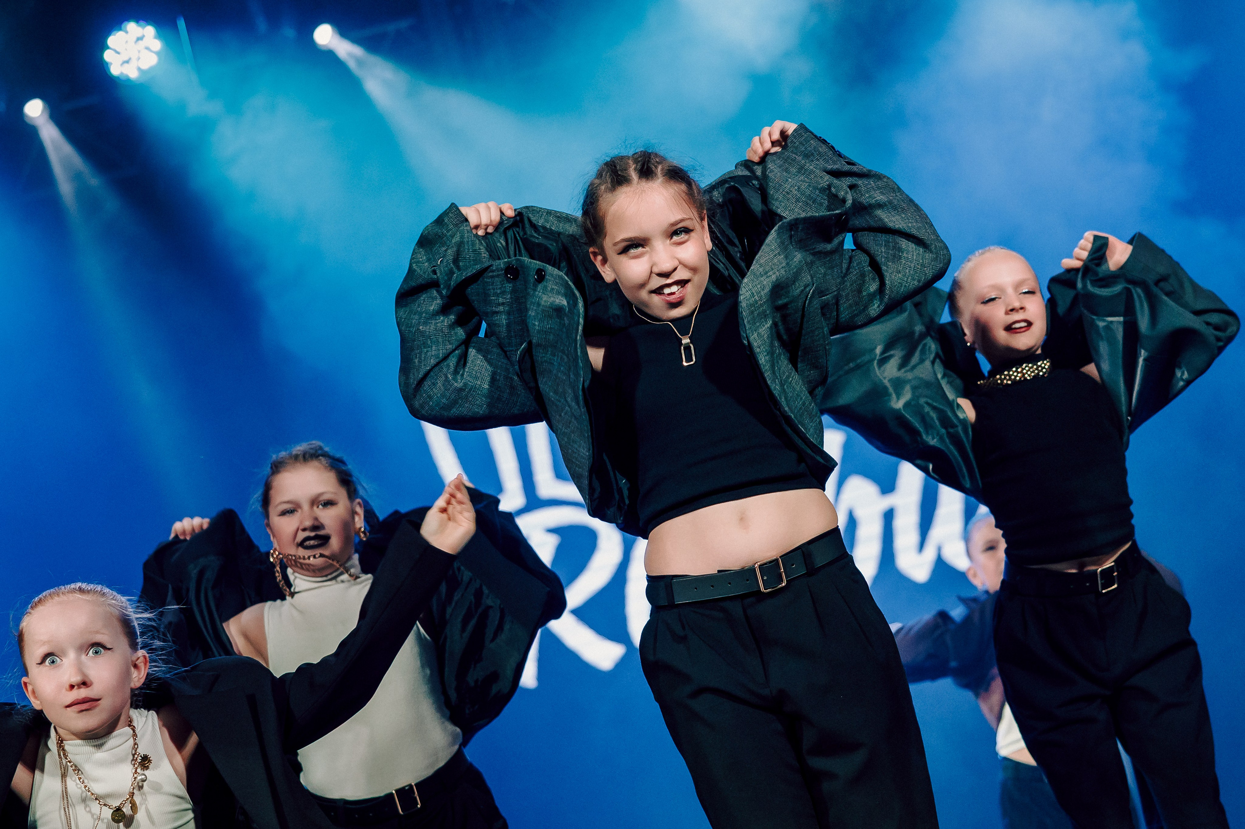 Отчётный концерт танцевальной школы «Red Rabbits» 2025. Лёшка Варзегов — фотограф