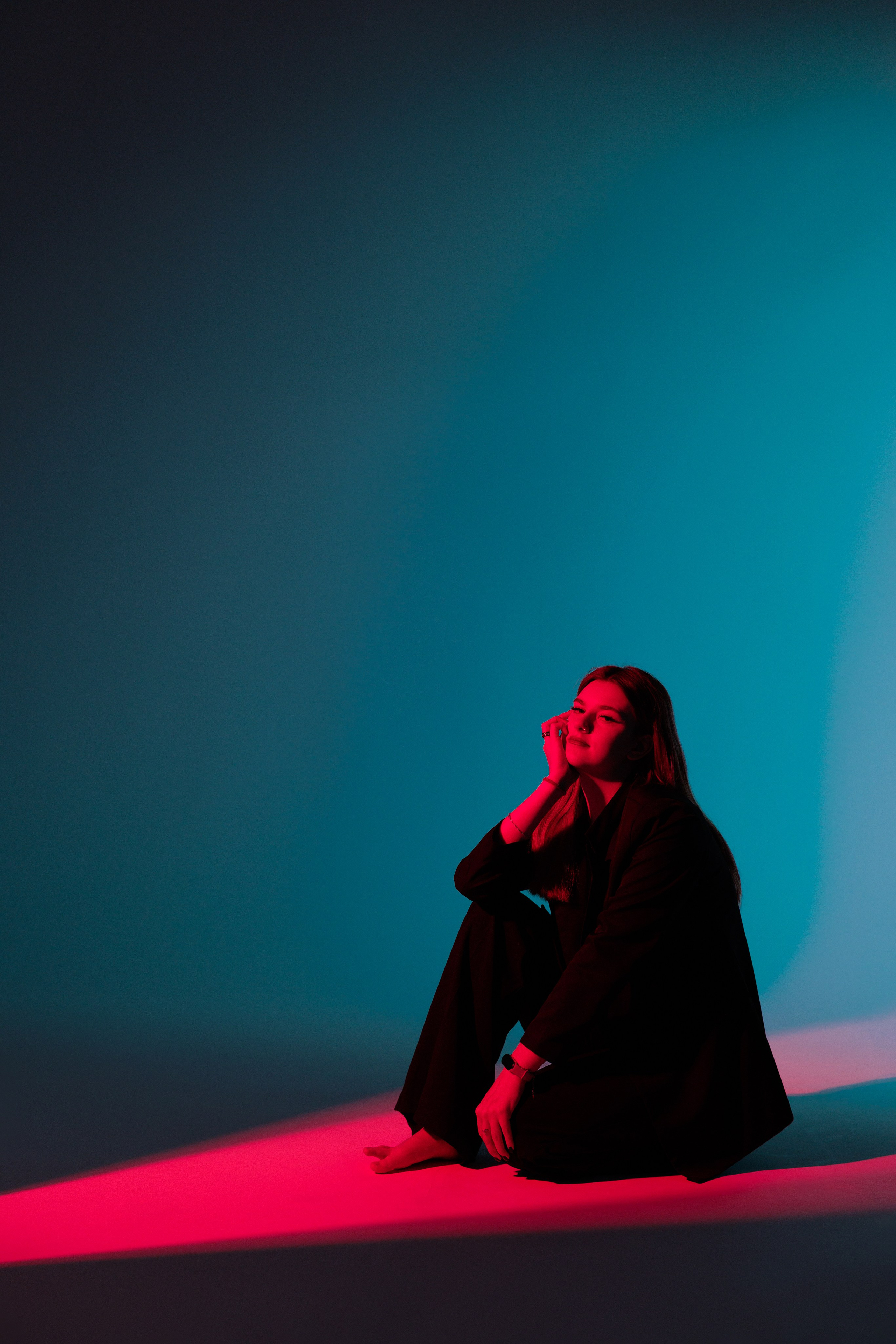 Цветной свет и фигуры. Фотограф Минск