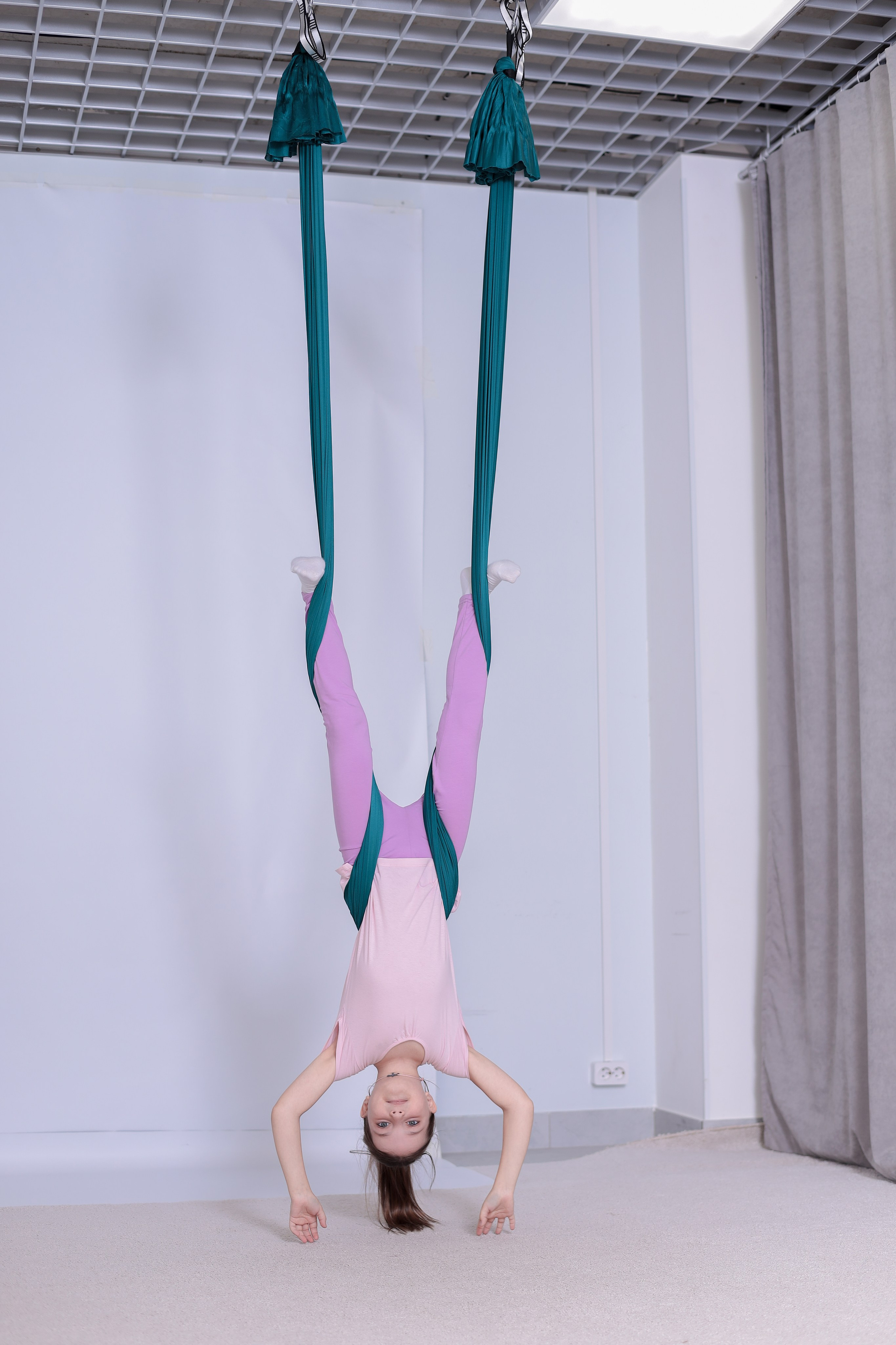 Детская аэройога. Фотограф Надршина Лилия