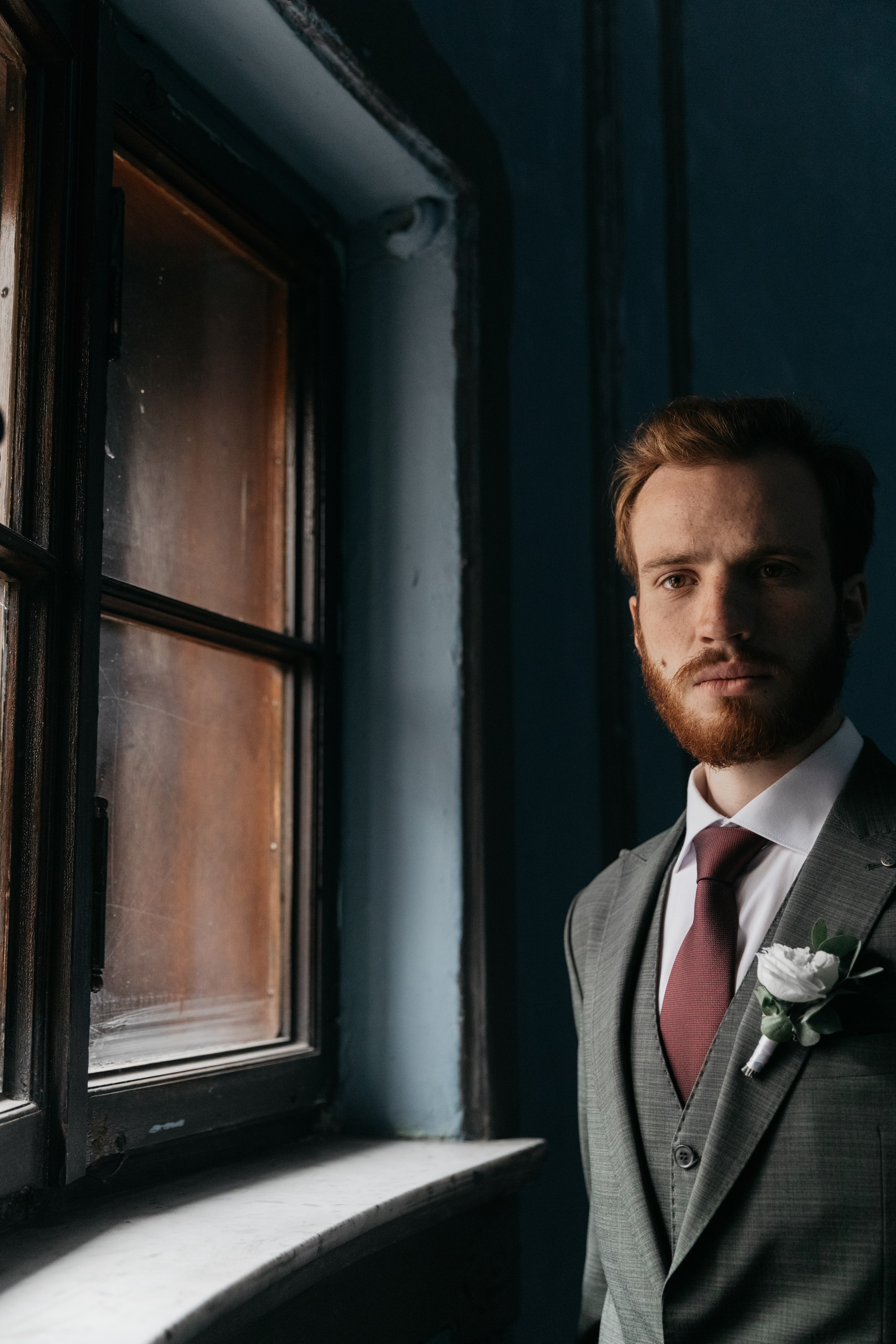 Любовь — противовес этому ужасу, любовь — акт единения и сохранения. Свадебный фотограф в Санкт-Петербурге