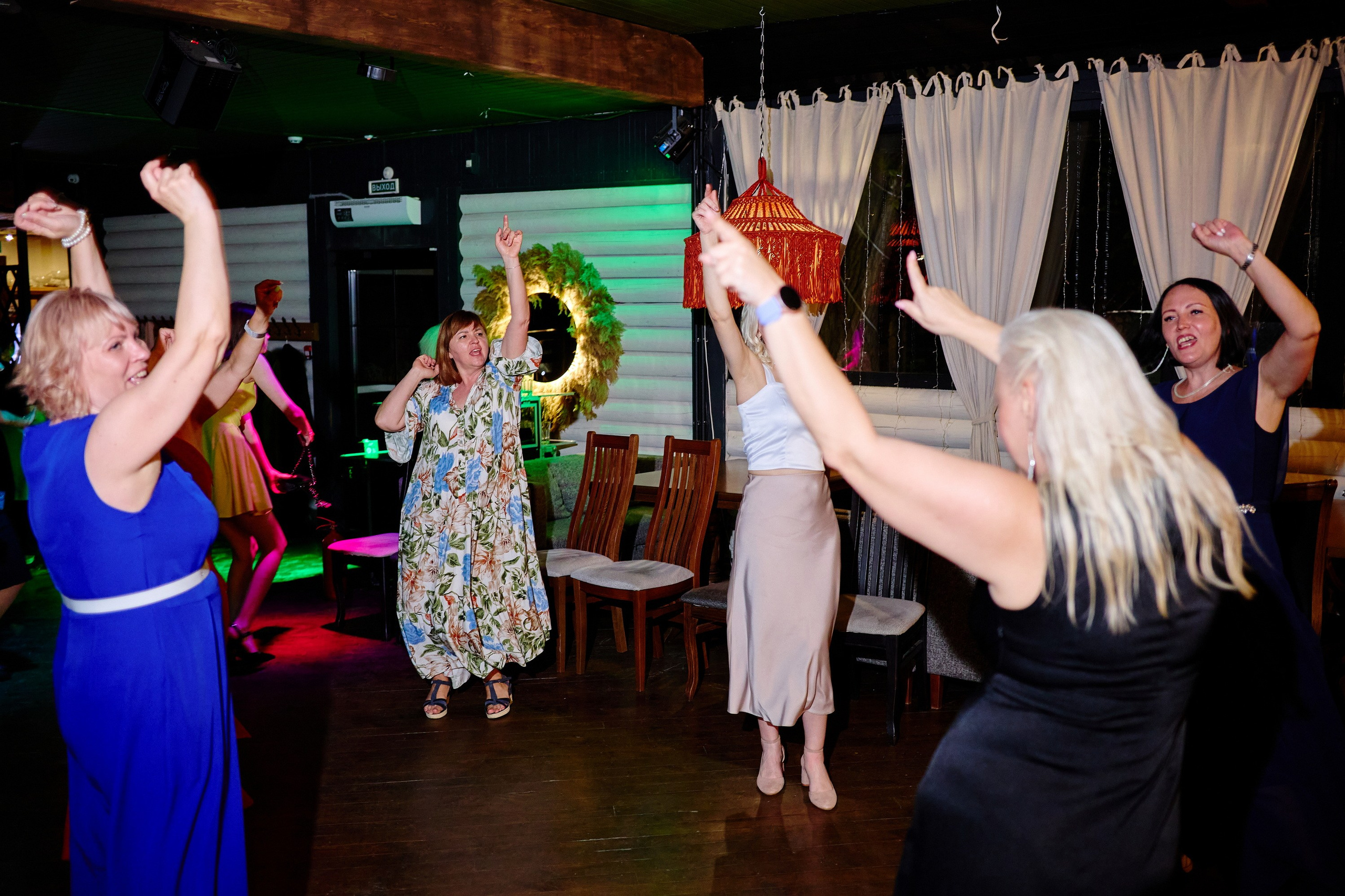 Выпускной 35 Сош. Фотограф Выпускные альбомы Таганрог Сергей Коробченко