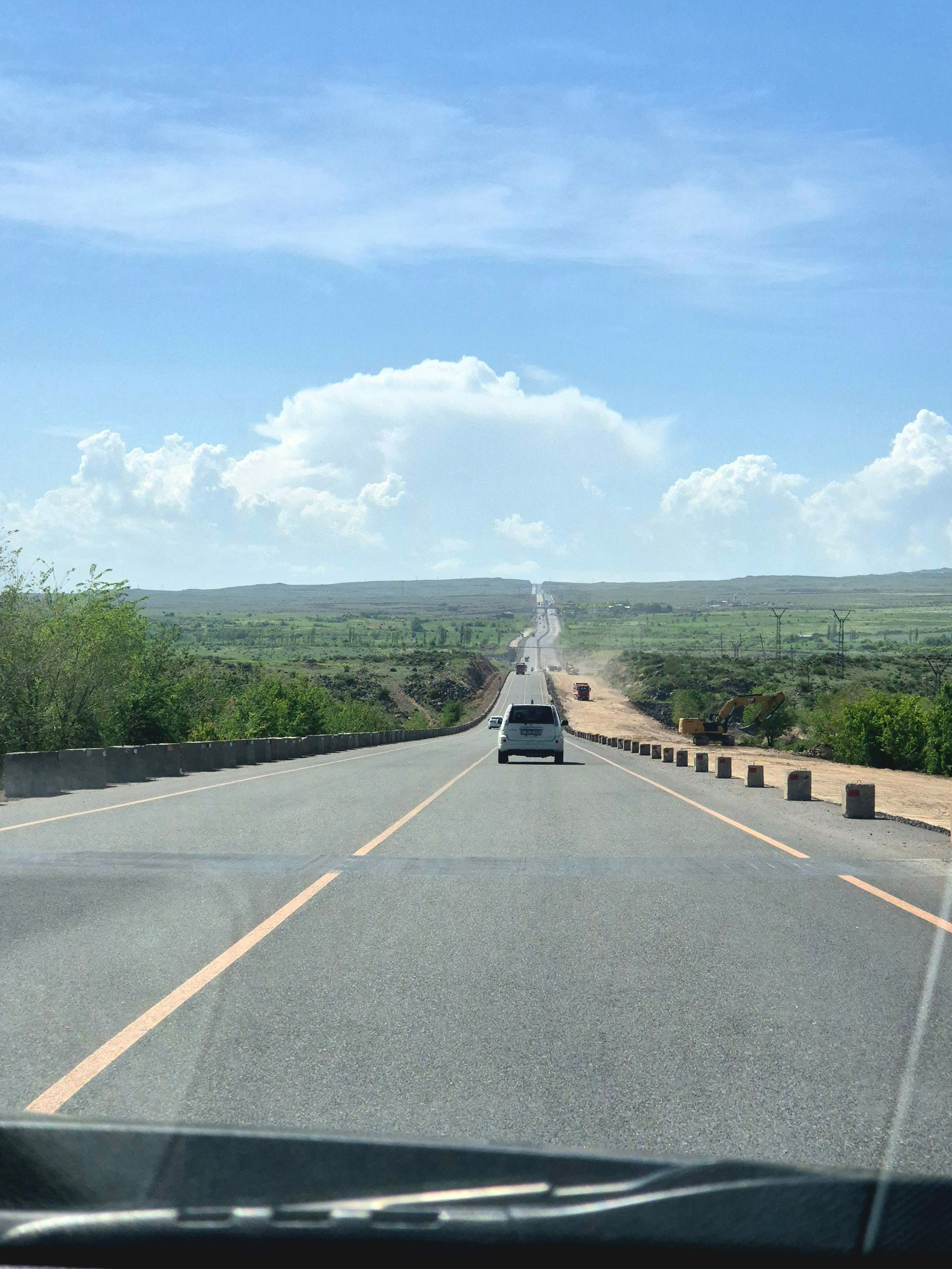 В уши наушники с лучшими мелодиями на дундуке, вокруг - убаюкивающая дорога