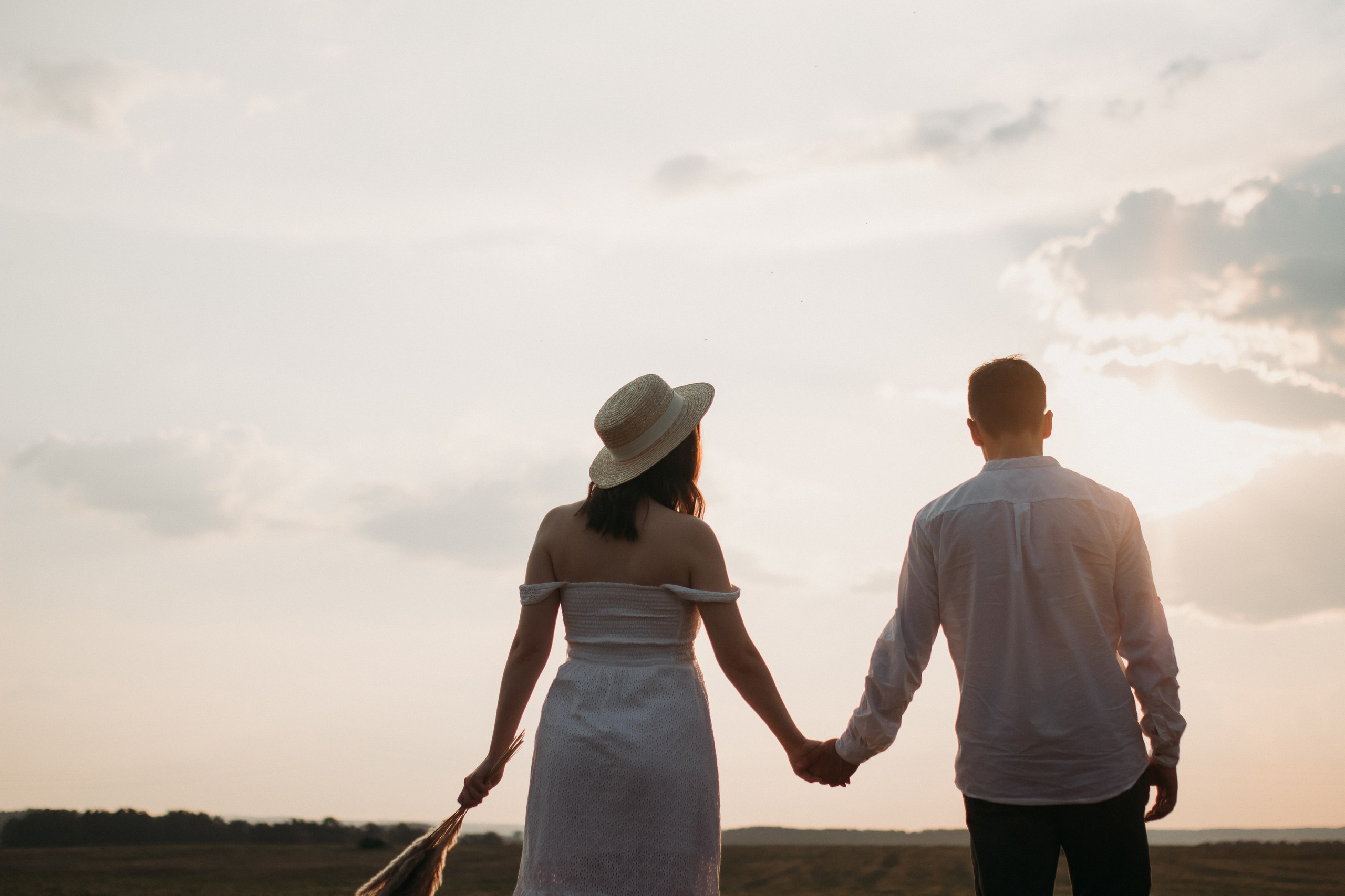 Фотосессия беременности в поле на закате. Семейный фотограф Екатеринбург Черепанова Олеся