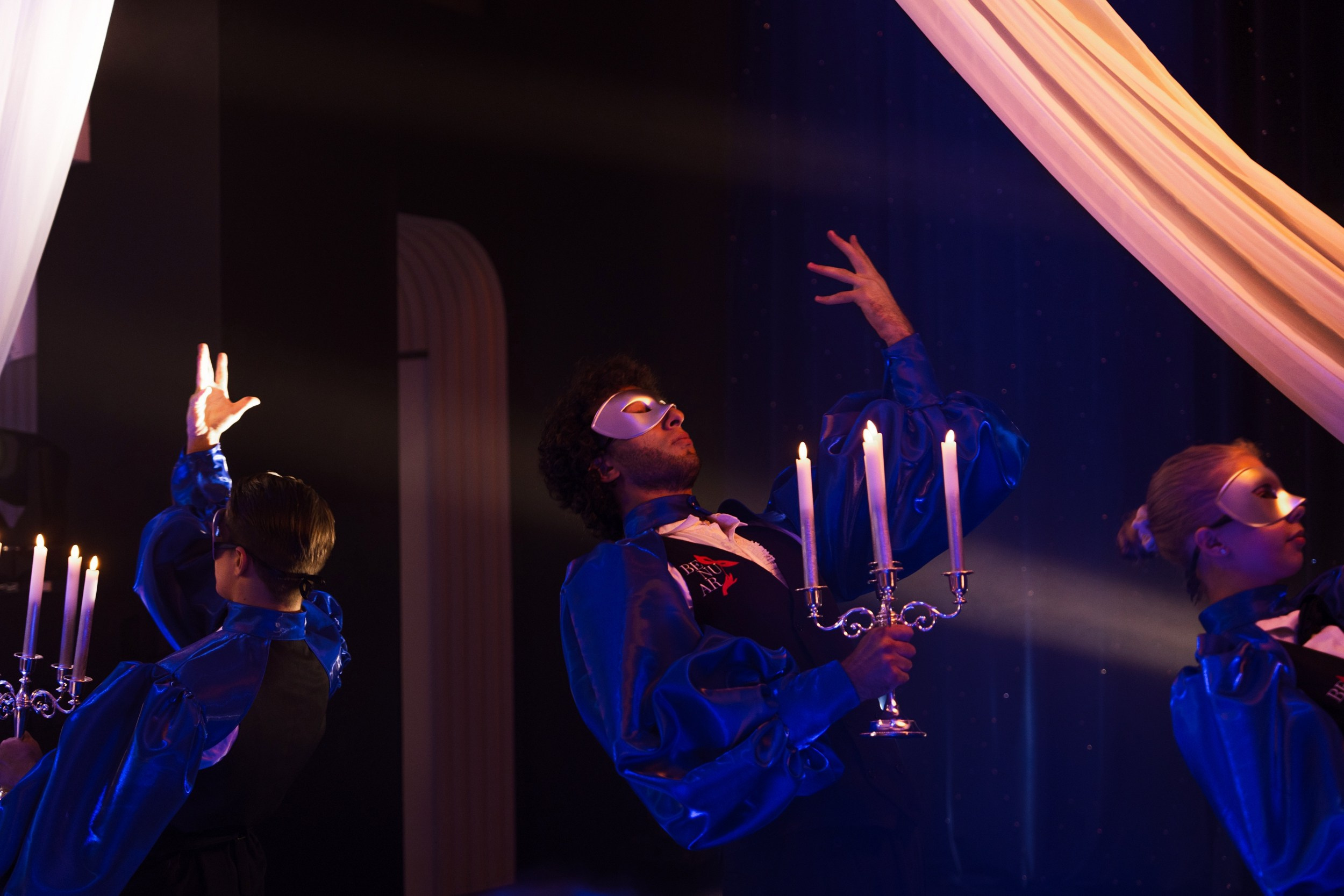 12 сентября (пятница) Премьера шоу-программы «Русские сезоны». BENUAR Restaurant