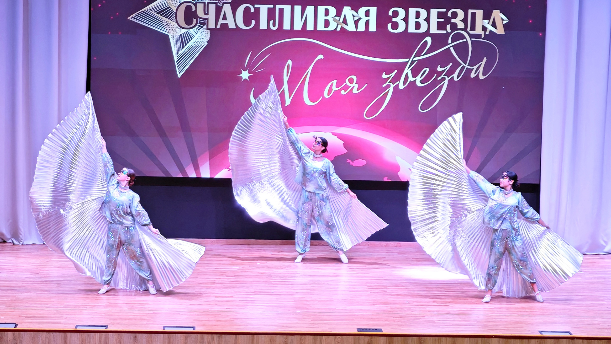 1 ноября 2025 г, г. Бохтар, Таджикистан. Золотое яблочко