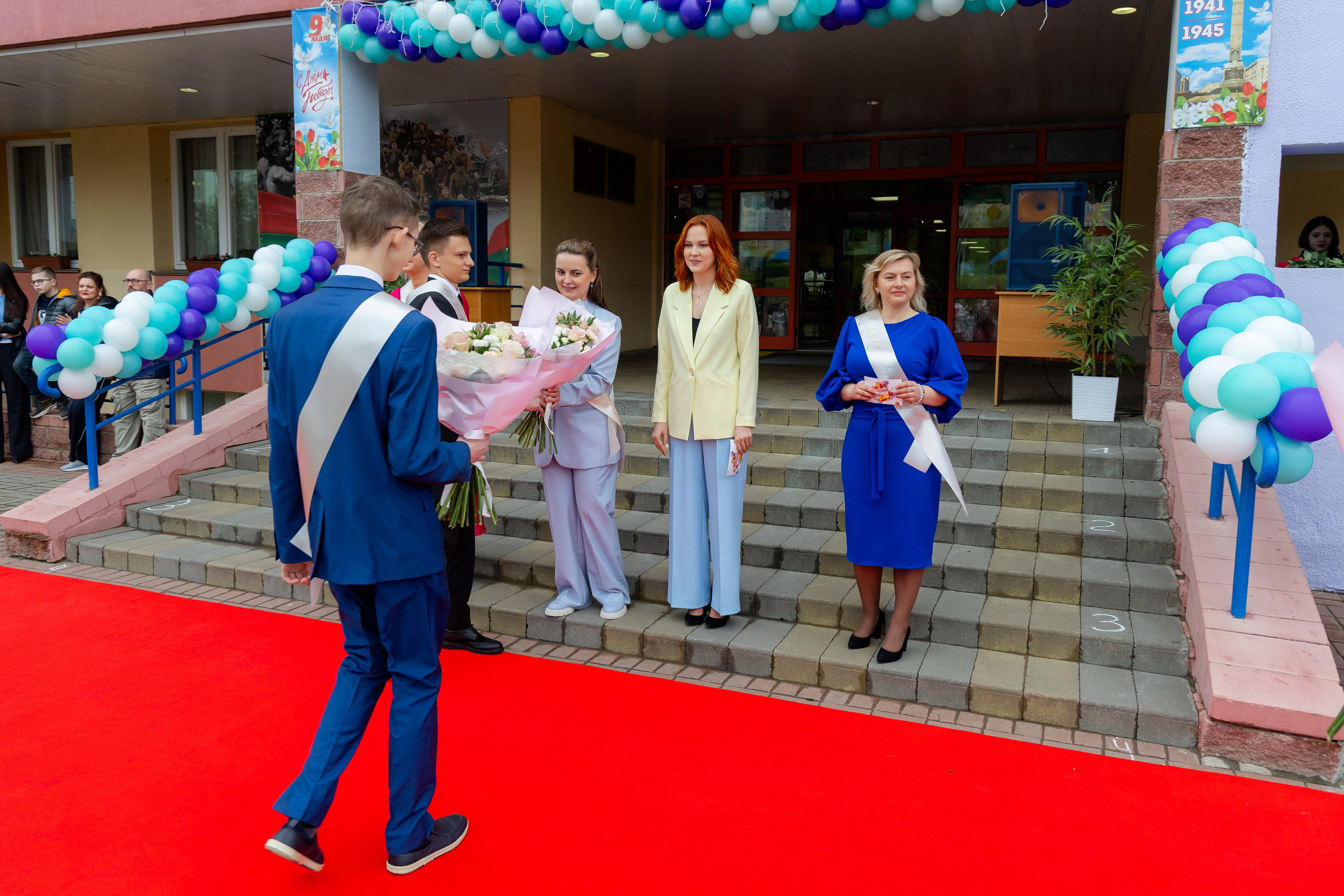 Последний звонок 2025 в Минске. Свадебный фотограф в Минске/Беларуси Сергей Спиридонов