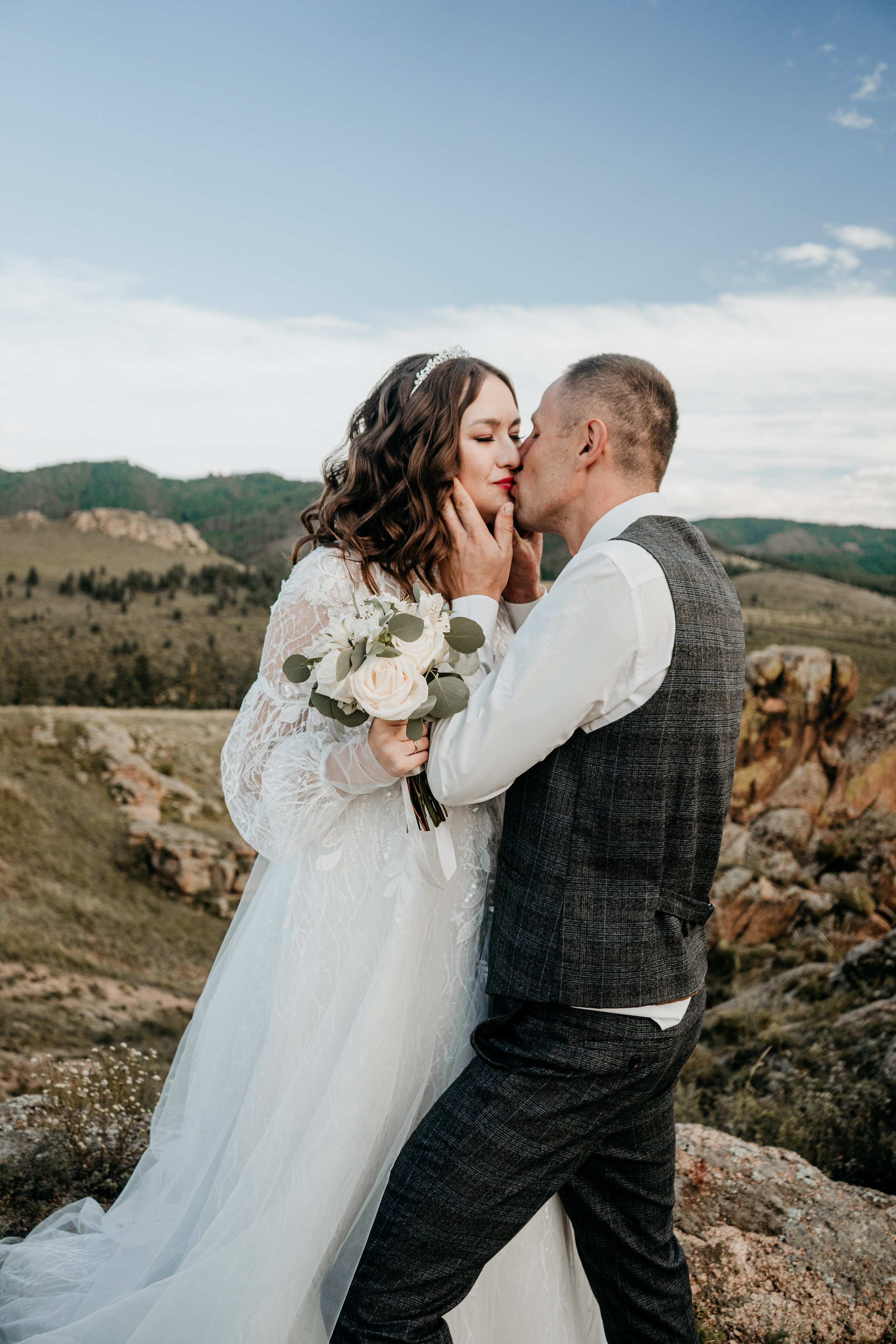 Свадебный фотографии с прогулки в окрестностях Улан-Удэ. Фотограф в Улан-Удэ. Свадебный фотограф в Улан-Удэ