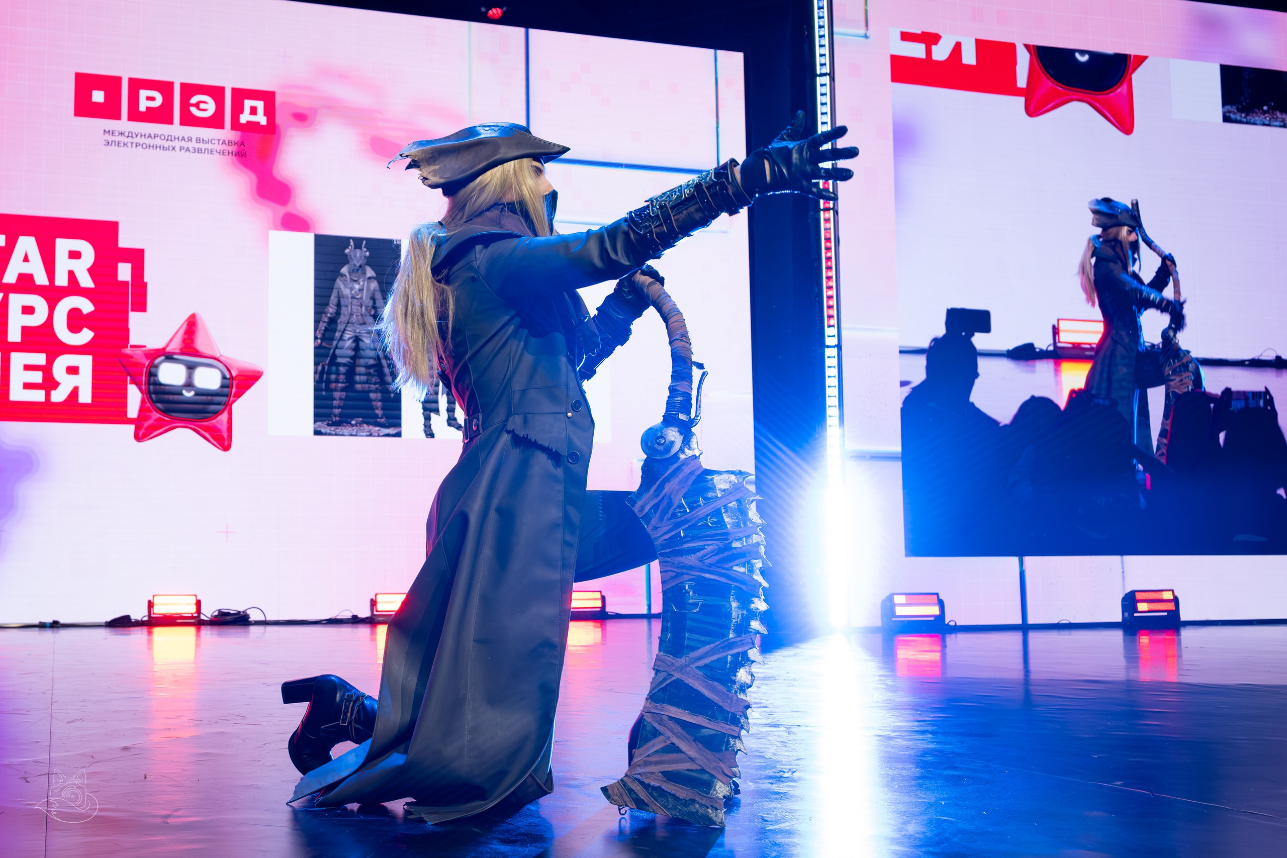 Сцена РЭД ЭКСПО 2024. Косплей фотограф