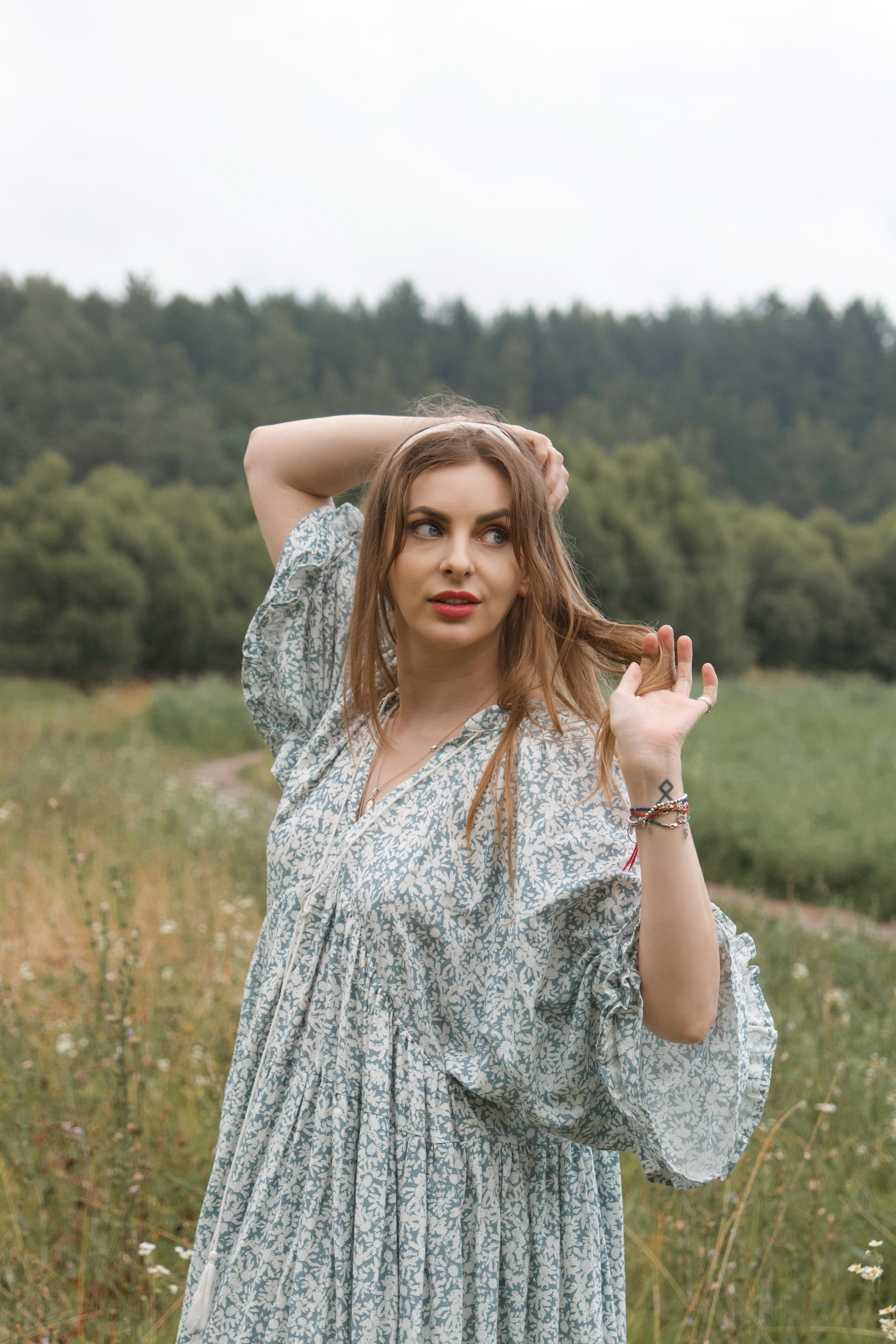 Настенька и река. Фотограф Ирина Воробьева