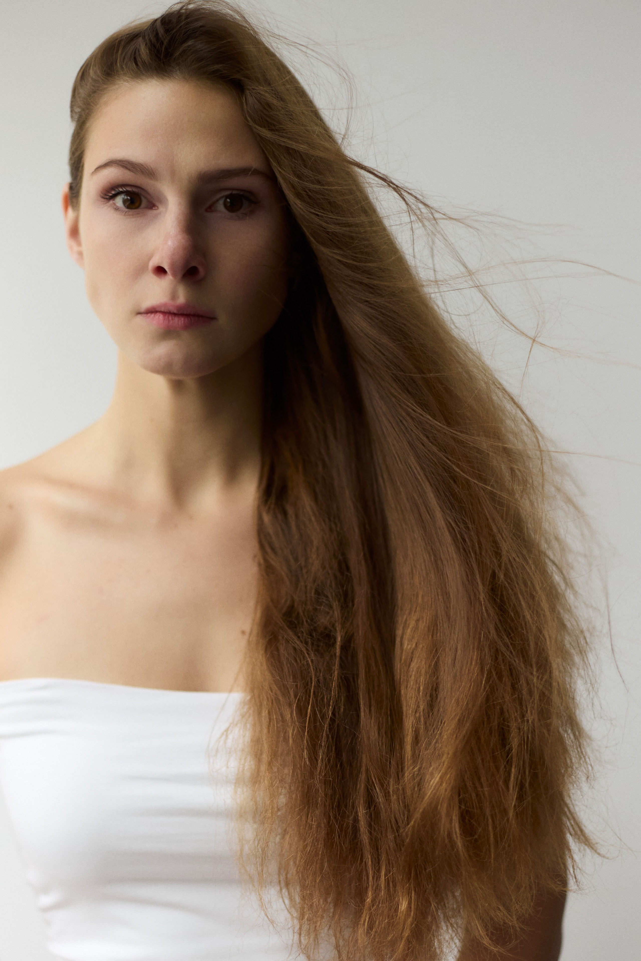 актерское портфолио для молодой девушки в студии, портретная фотосессия