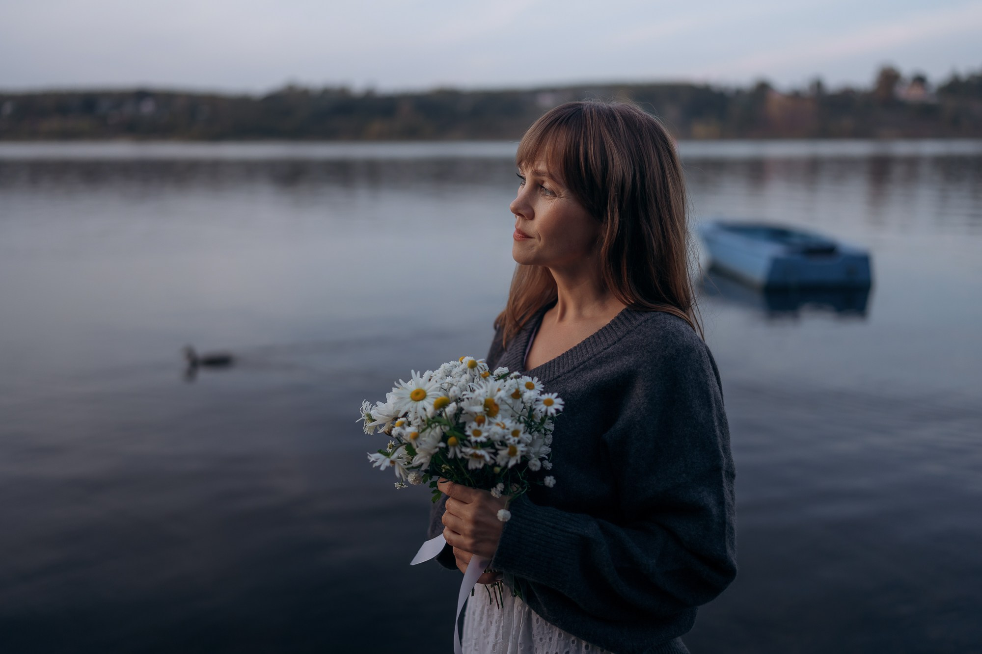 Индивидуальная летняя фотосессия на берегу реки. Свадебный и репортажный фотограф в Ярославле Евгений Сальников