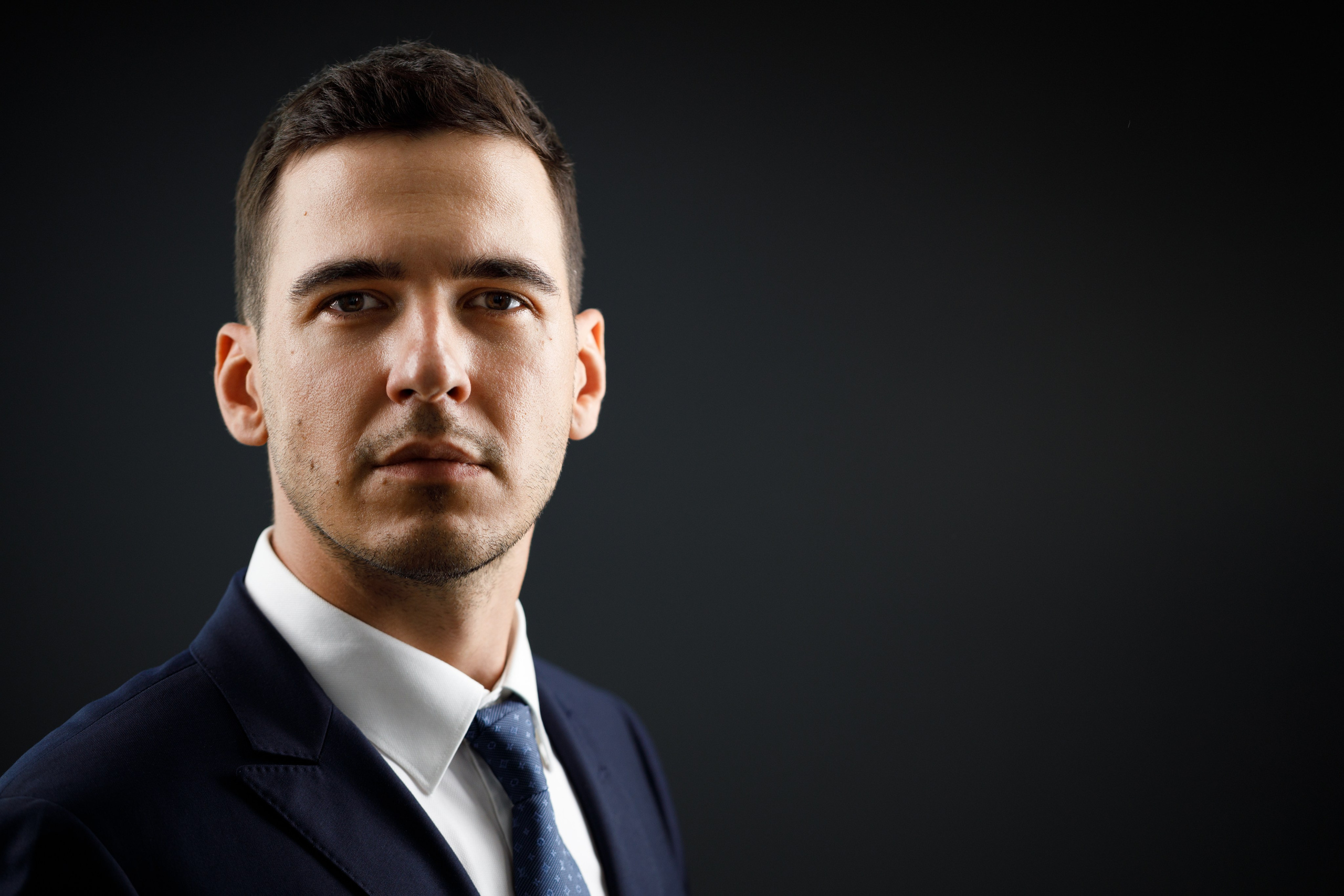 Headshot & portrait session for Arthur. Headshot & portrait photographer Alexei Shendrick