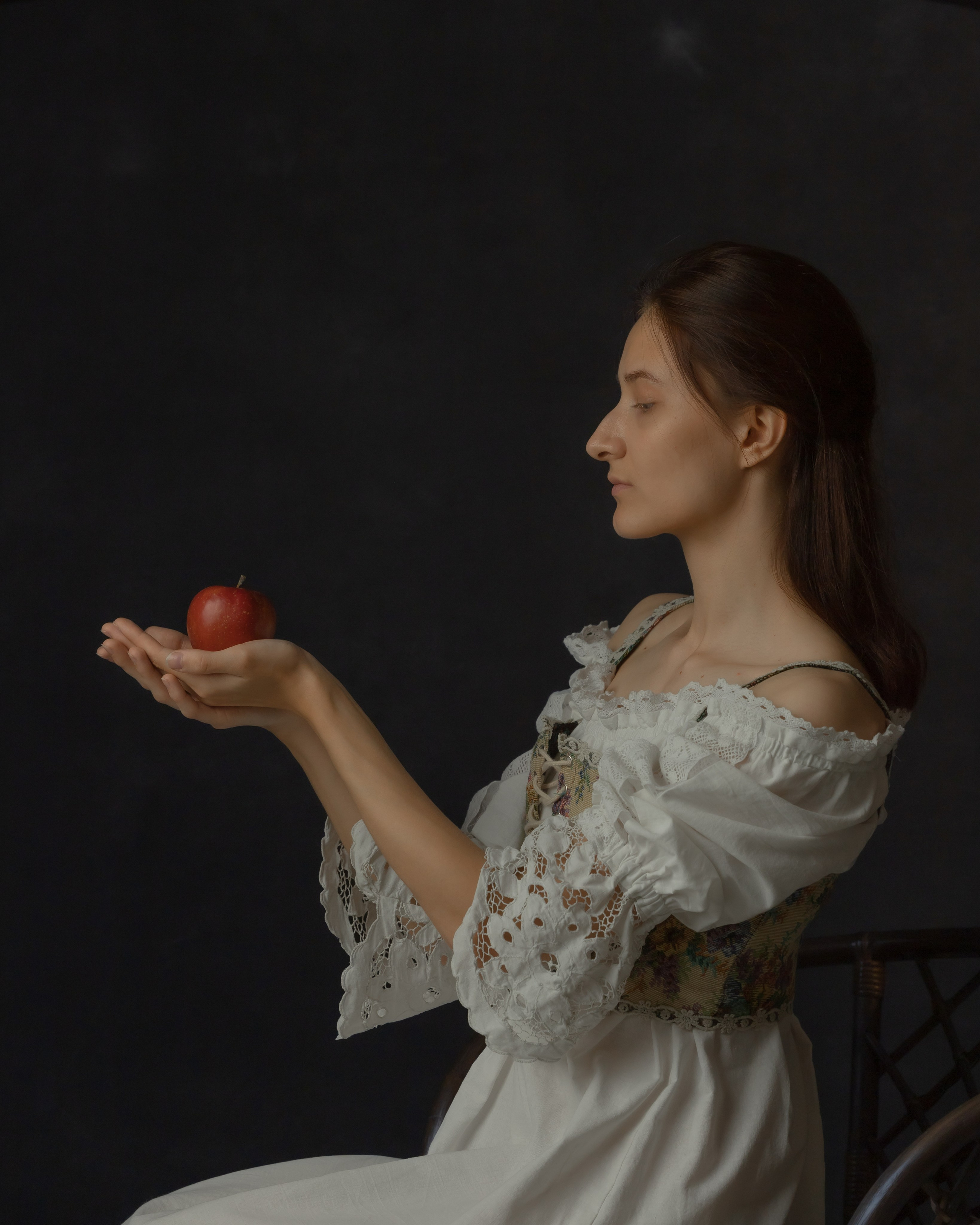  Фотостудия Кинешма. Девушка с яблоком