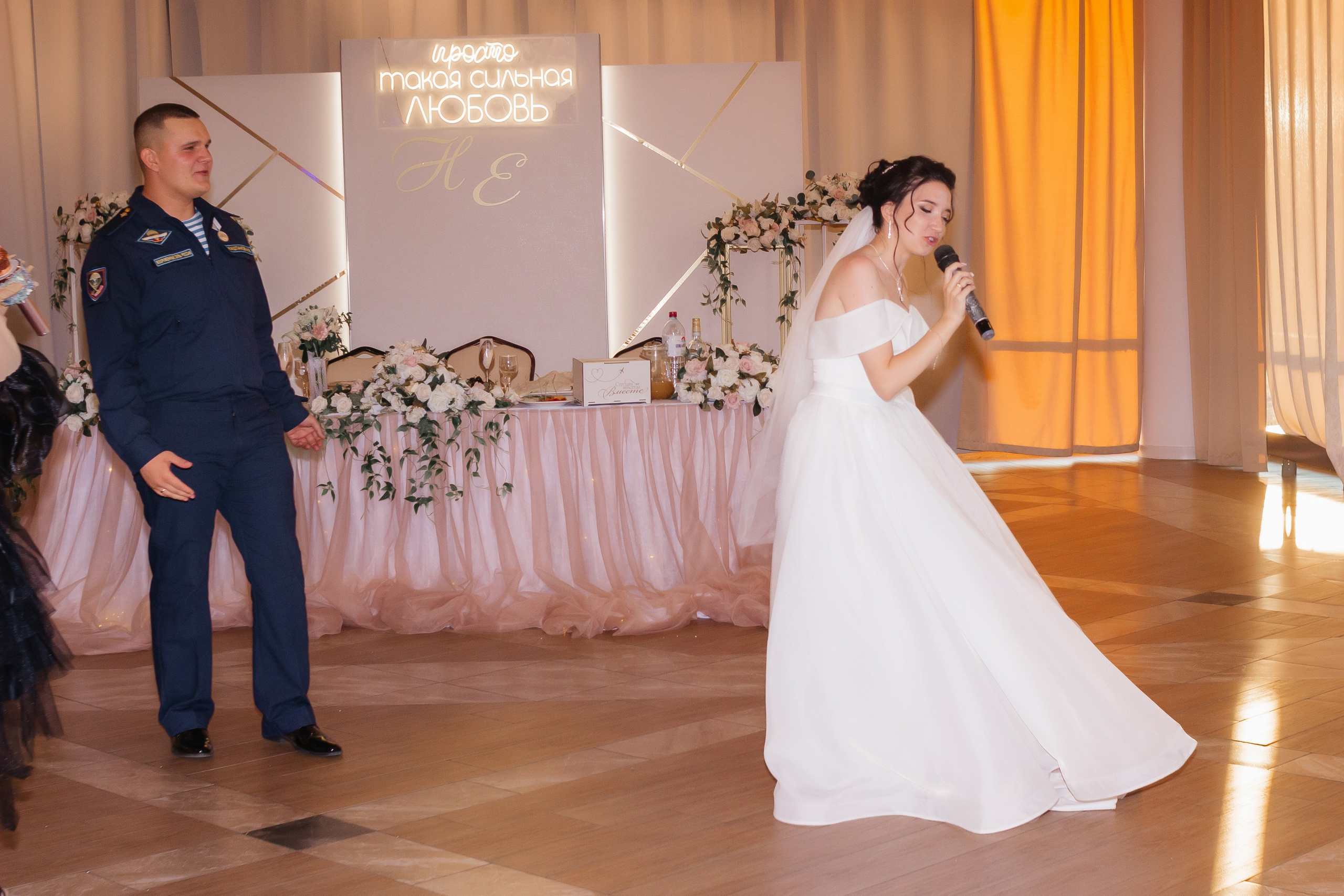 Свадебная съемка Лены и Никиты на Стрелке и в Ресторане Парус на Гребном канале. Свадебный фотограф и фотограф Love-Store в Нижнем Новгороде Анастасия