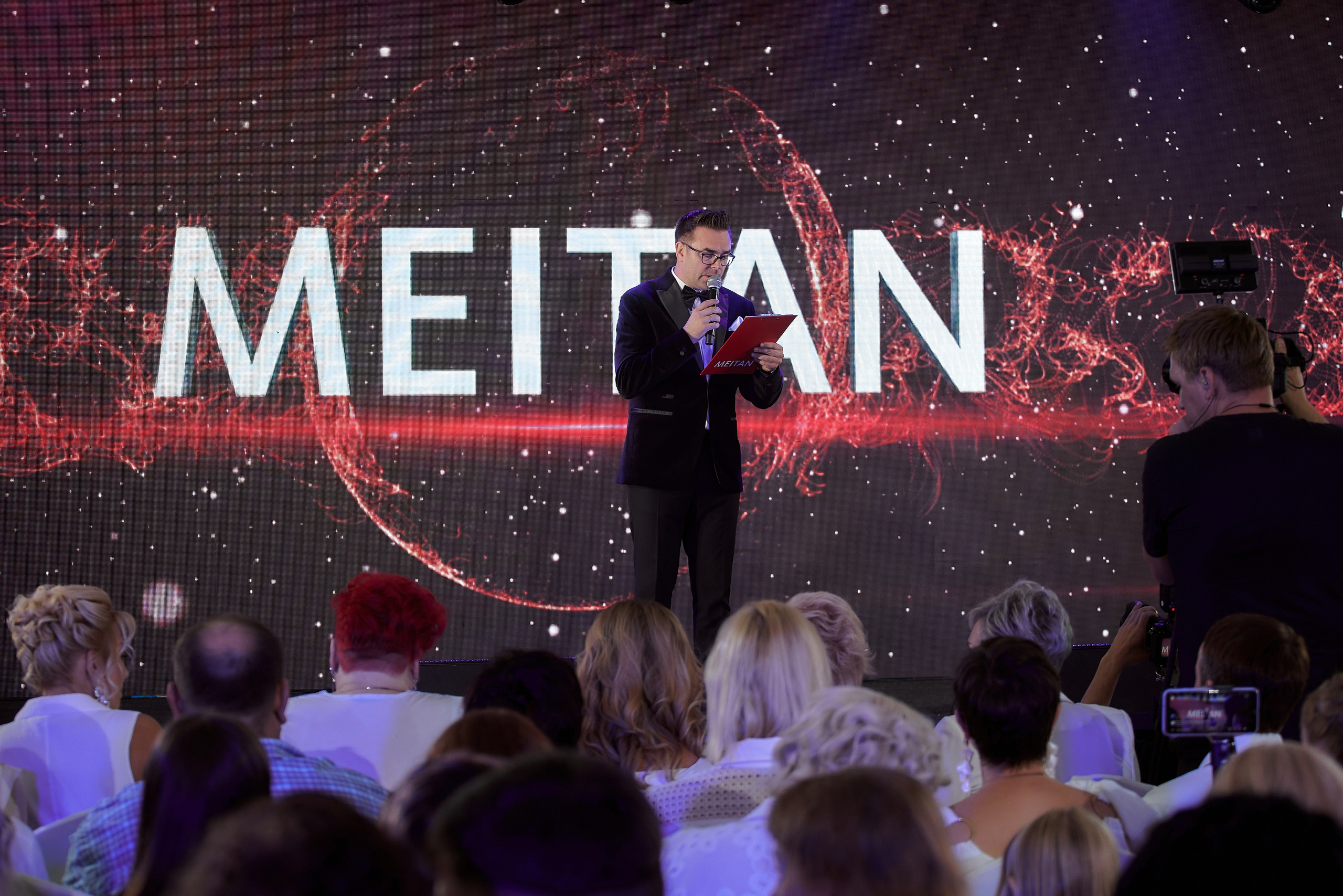 Фотограф на выпускной. Свадебный репортажный и фуд фотограф в Барнауле Гайфулин Виталий