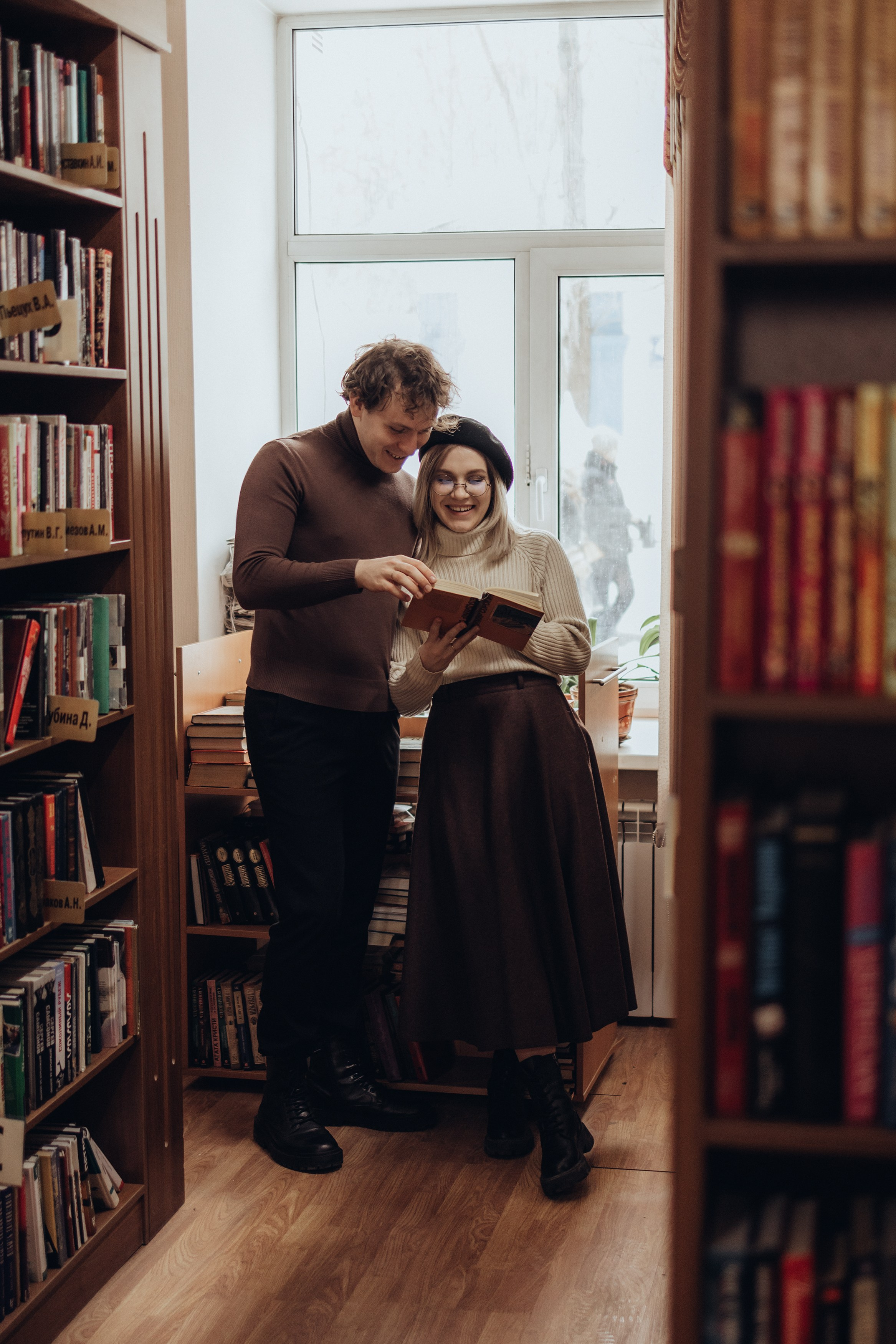 Свидание в библиотеке. Семейный фотограф, детские, семейные, лав стори съемки в Москве