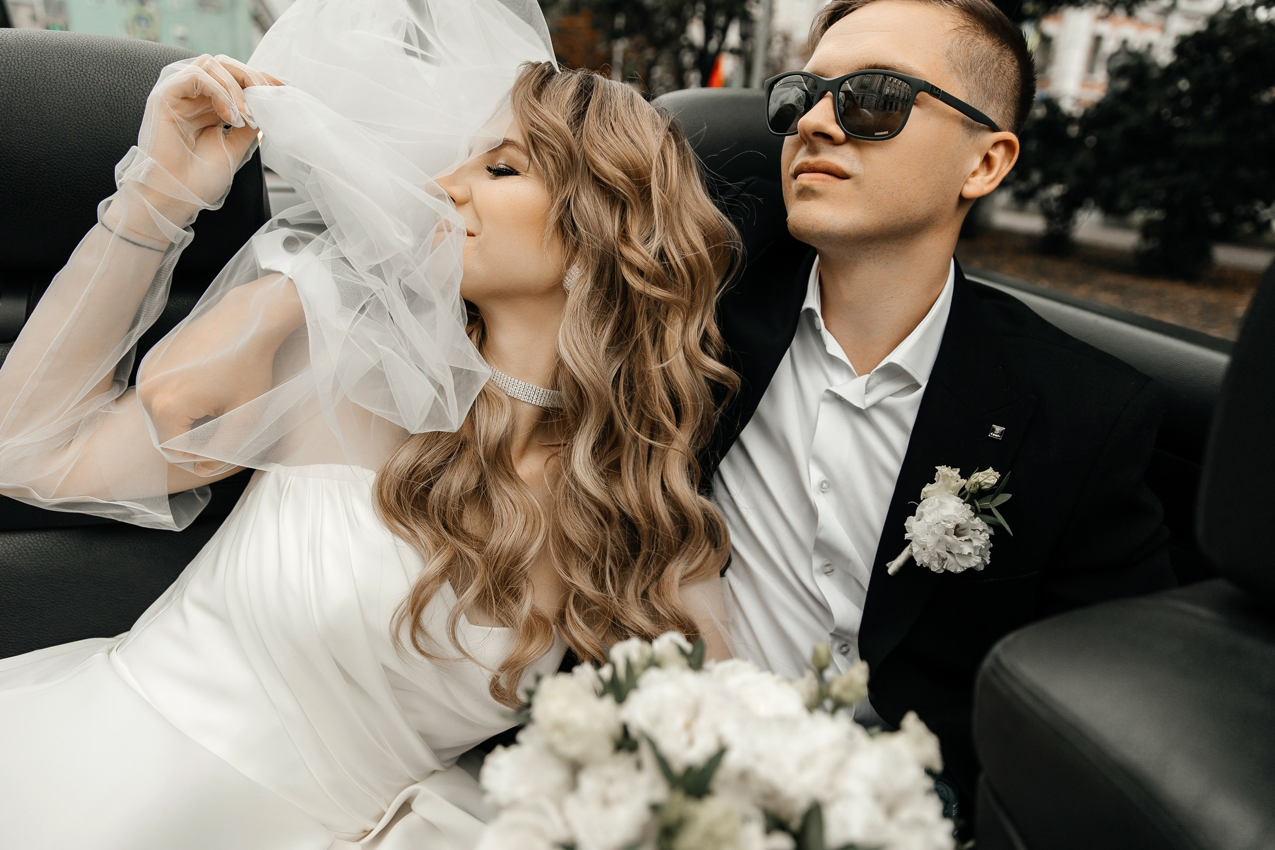 Здравствуйте! Я&nbsp;свадебный фотограф из&nbsp;Ульяновска, работаю в&nbsp;том числе по&nbsp;всей России и&nbsp;с&nbsp;выездом за&nbsp;границу. Снимаю свадьбы, lovestory, корпоративы, светский репортаж. Провожу обучение по&nbsp;фотографии, мастер-классы и&nbsp;воркшопы для других фотографов.