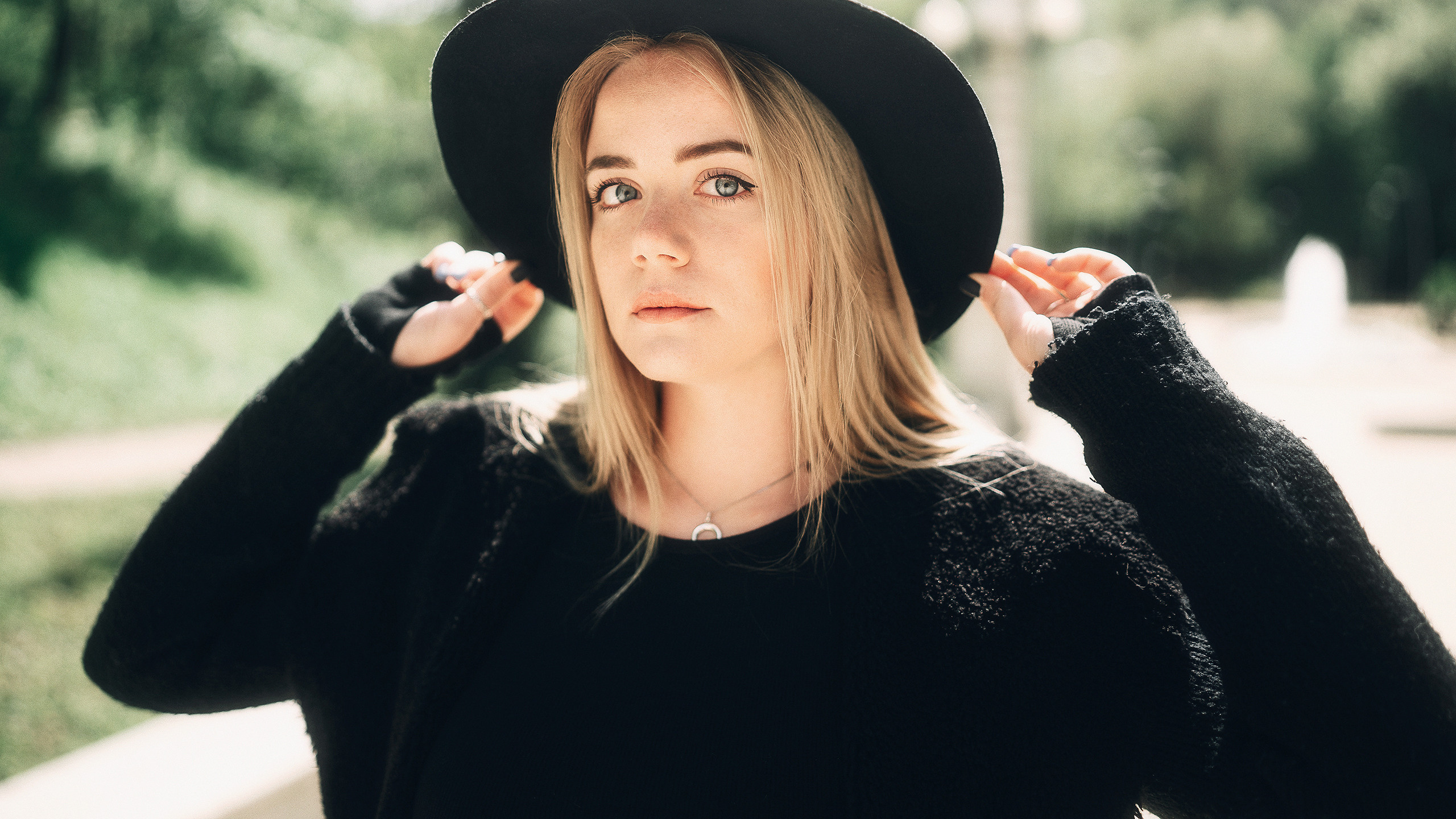 Девушка в черном. Фотограф в городе Воронеже