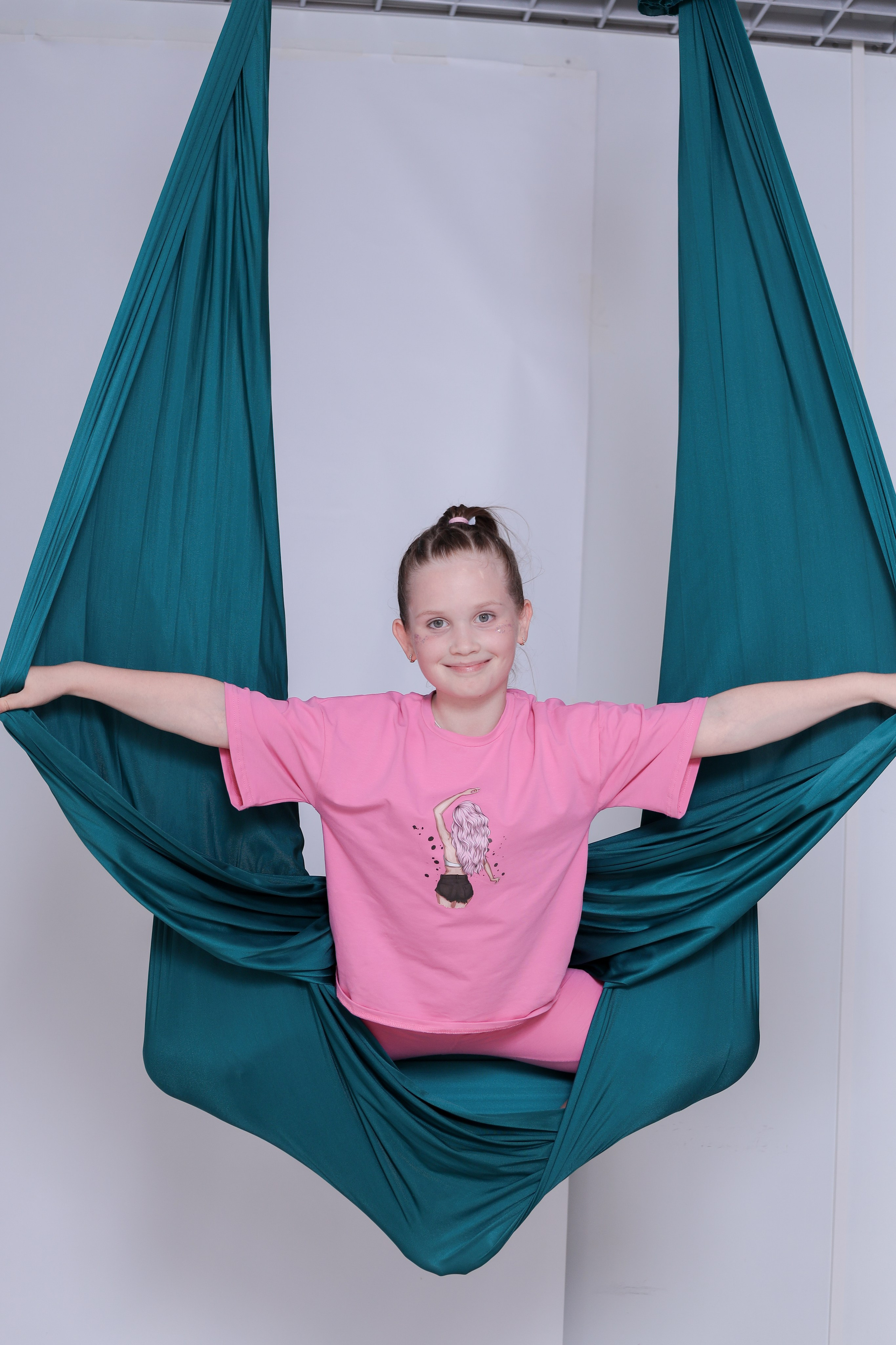 Детская аэройога. Фотограф Надршина Лилия