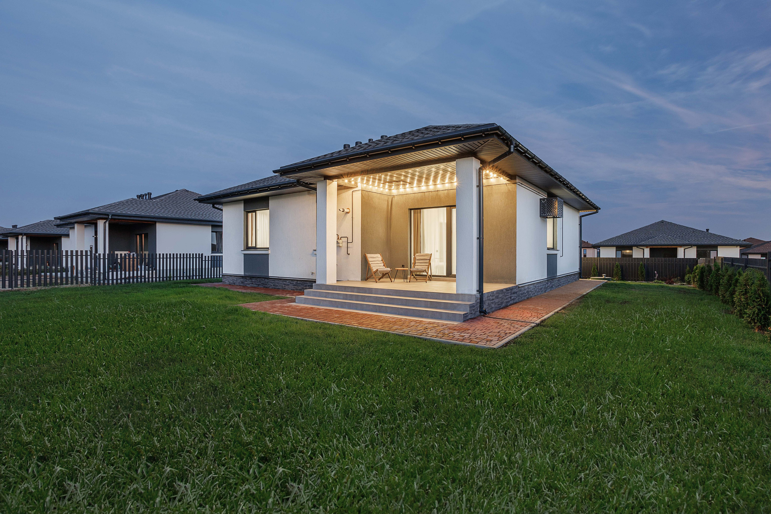 фотосъемка загородного дома в вечернее время