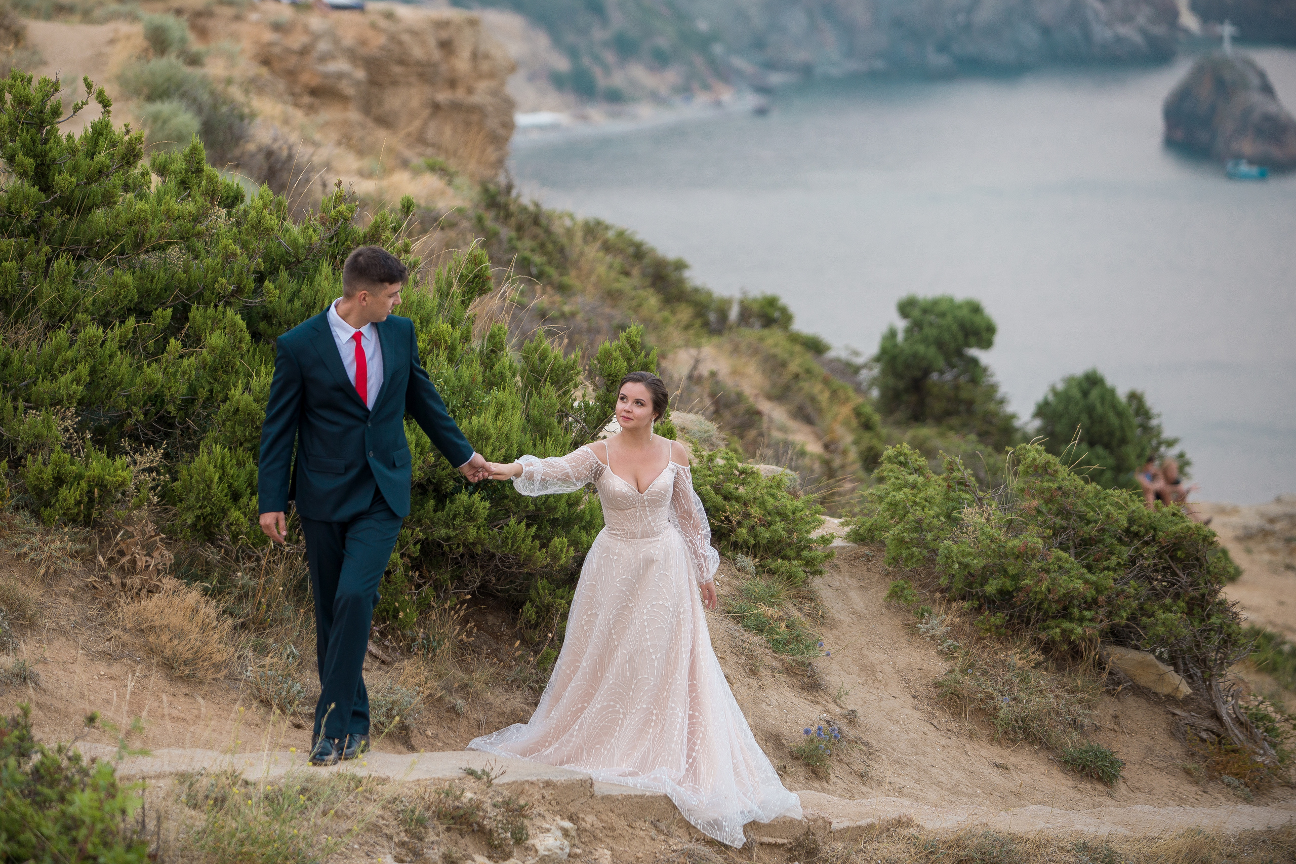 Свадебный фотограф в Севастополе и Крыму: фотосессия на Фиоленте. Прайс и подробности на сайте или по телефону vib/wa/telegram +79788481042