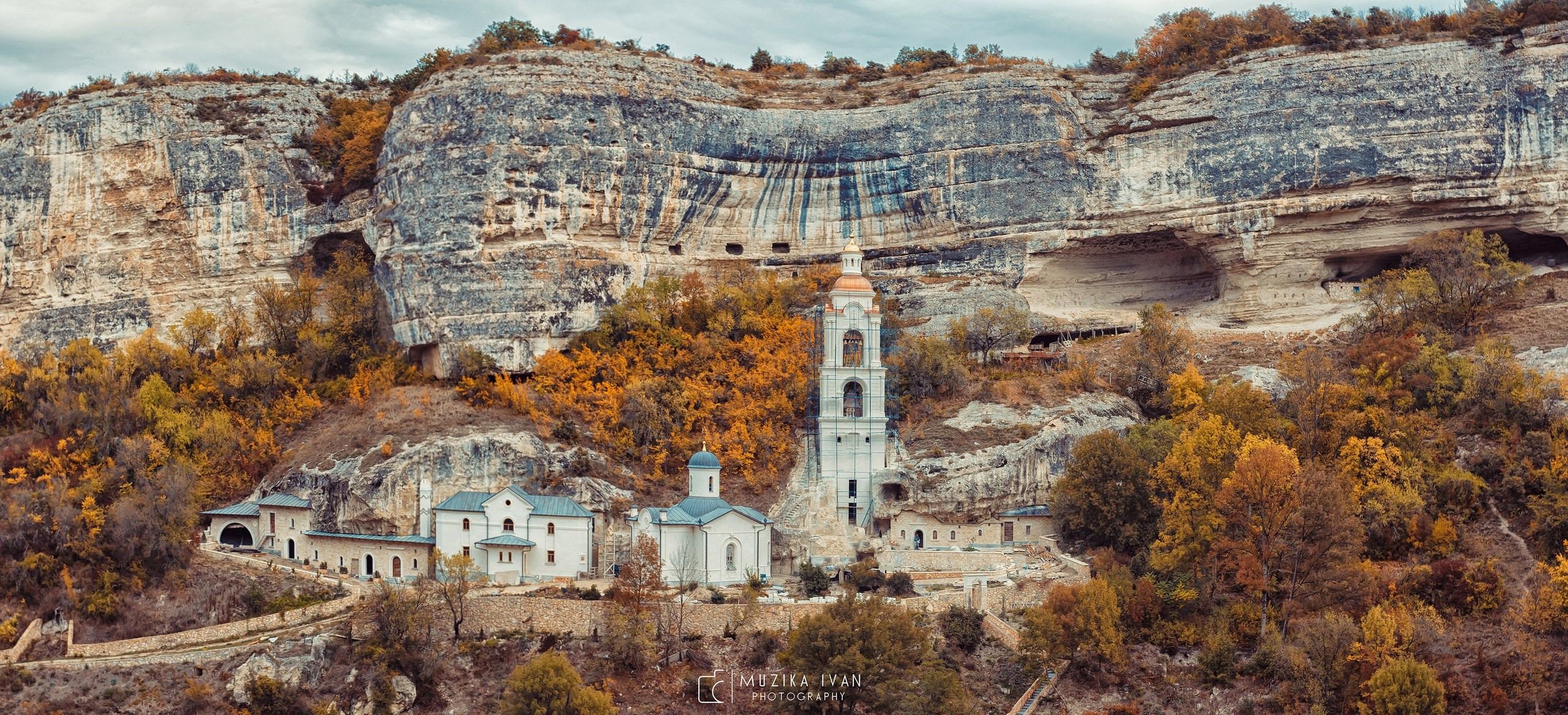 МУЗЫКА. Фотограф для маркетплейсов Михаил Бове