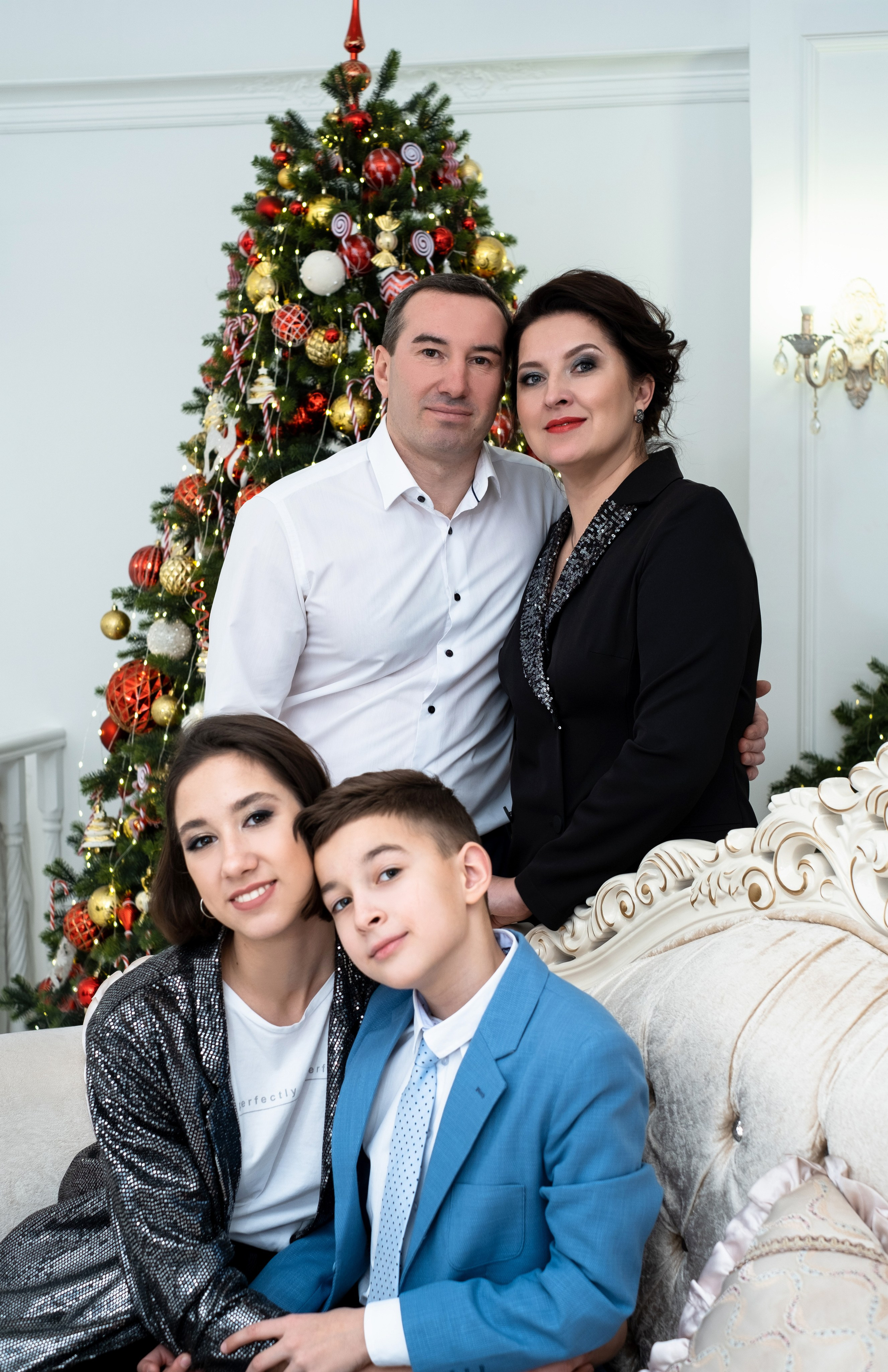 Новогодняя семейная фотосессия в Чите. Портретный фотограф в Чите Анна Камратова. Помогу Вам создать историю, в которой Вы — главный герой!