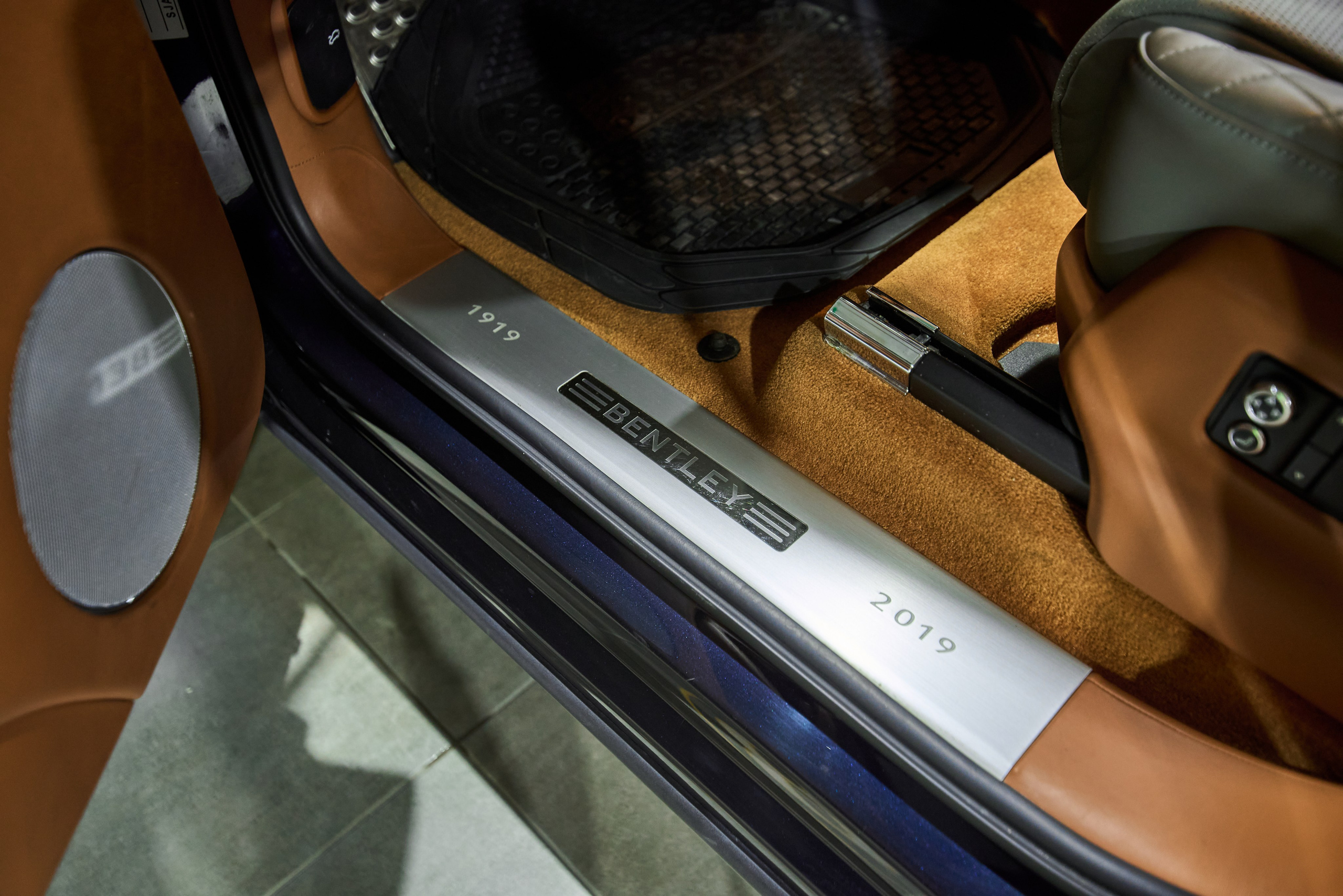 Автосалон MaxisCars. Автомобильный и интерьерный фотограф в Минске Александр Тагаев